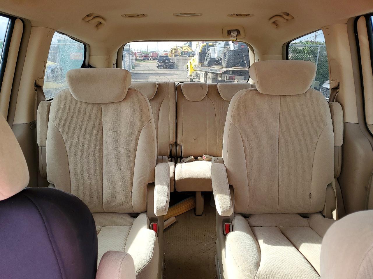 2006 Kia Sedona Lx Tan vin: KNDMB233366055884