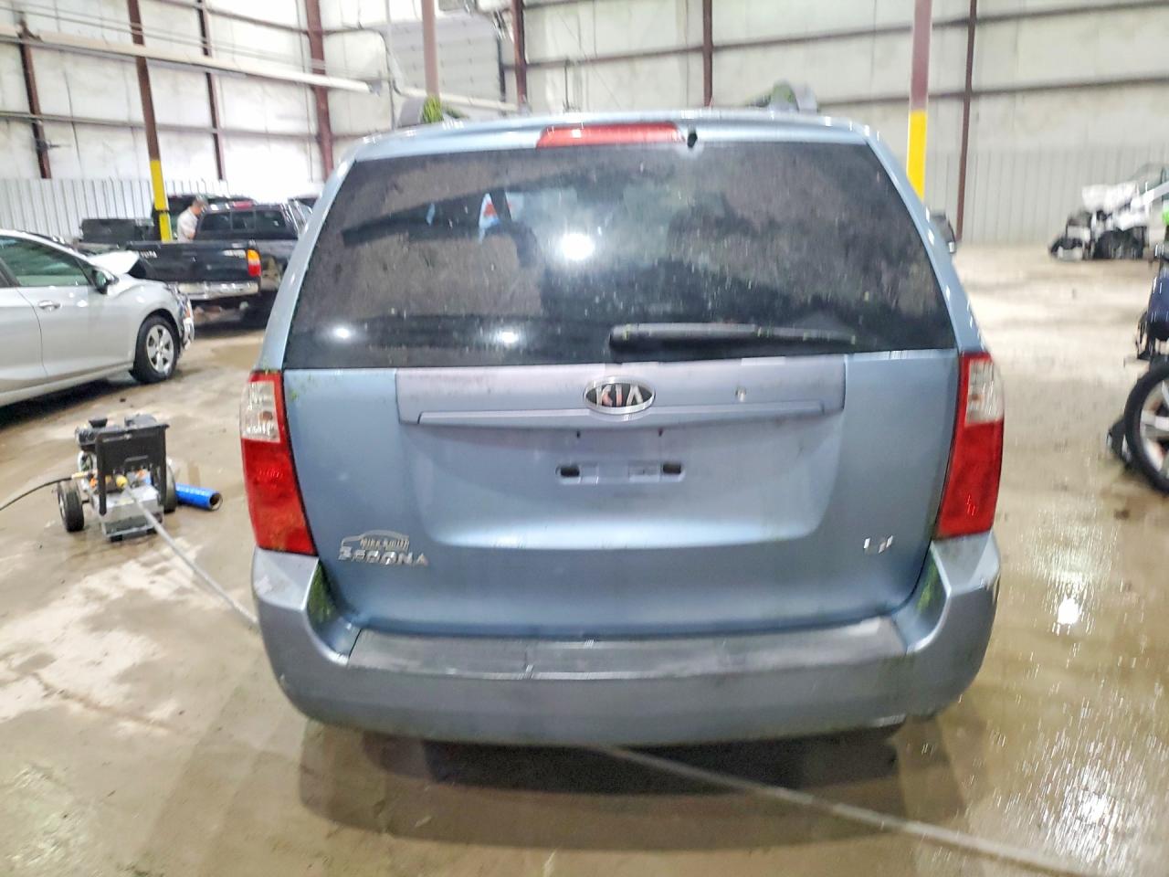 2007 Kia Sedona Base Blue vin: KNDMB233376154240