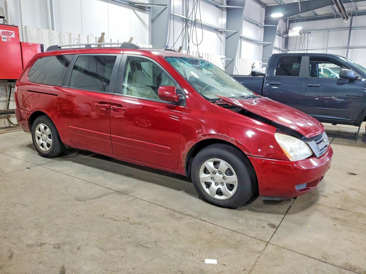 2007 Kia Sedona Base Maroon vin: KNDMB233376179493