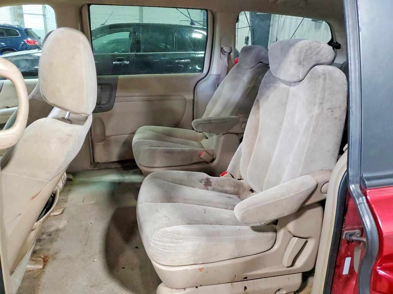 2007 Kia Sedona Base Maroon vin: KNDMB233376179493