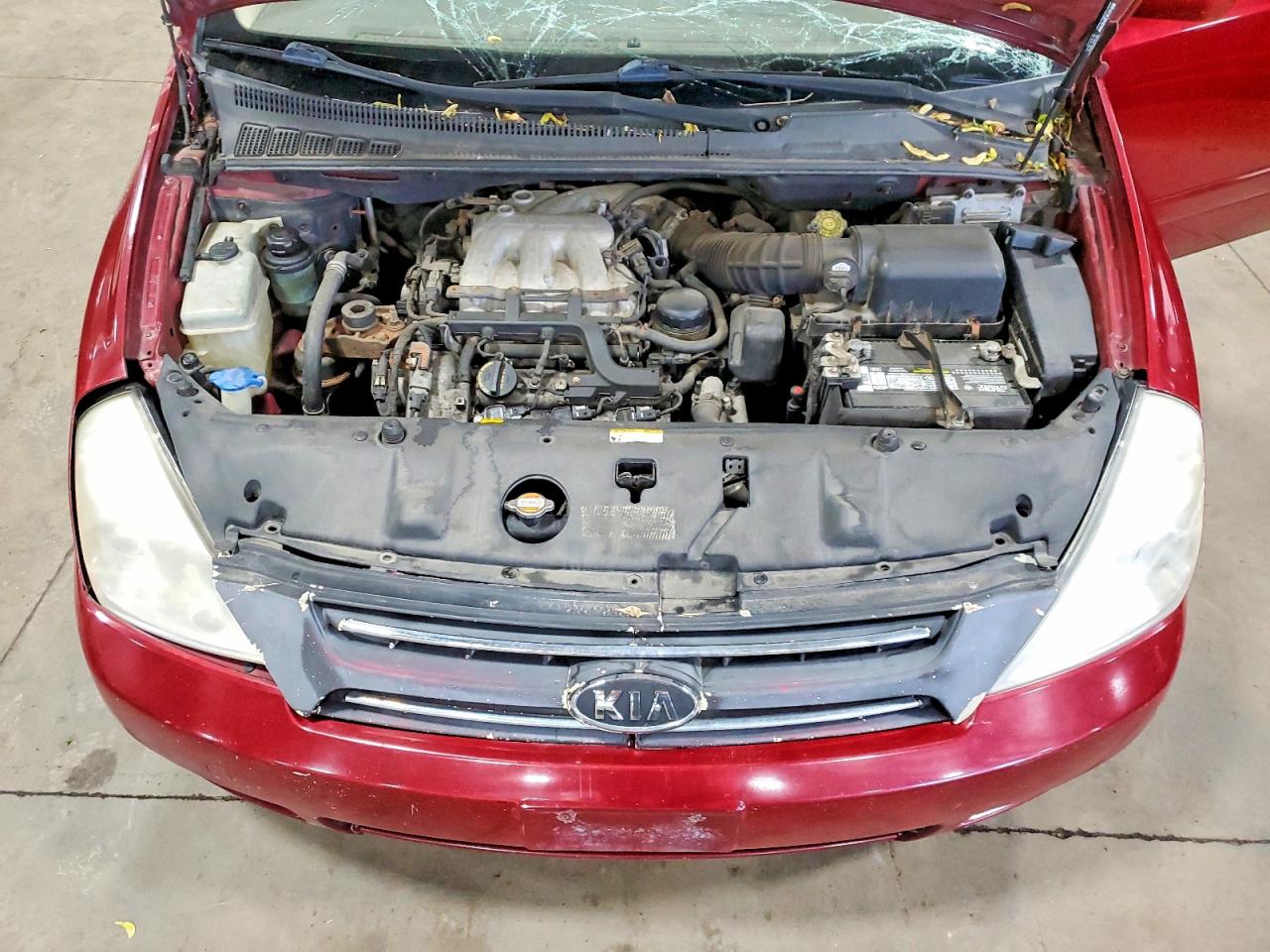 2007 Kia Sedona Base Maroon vin: KNDMB233376179493