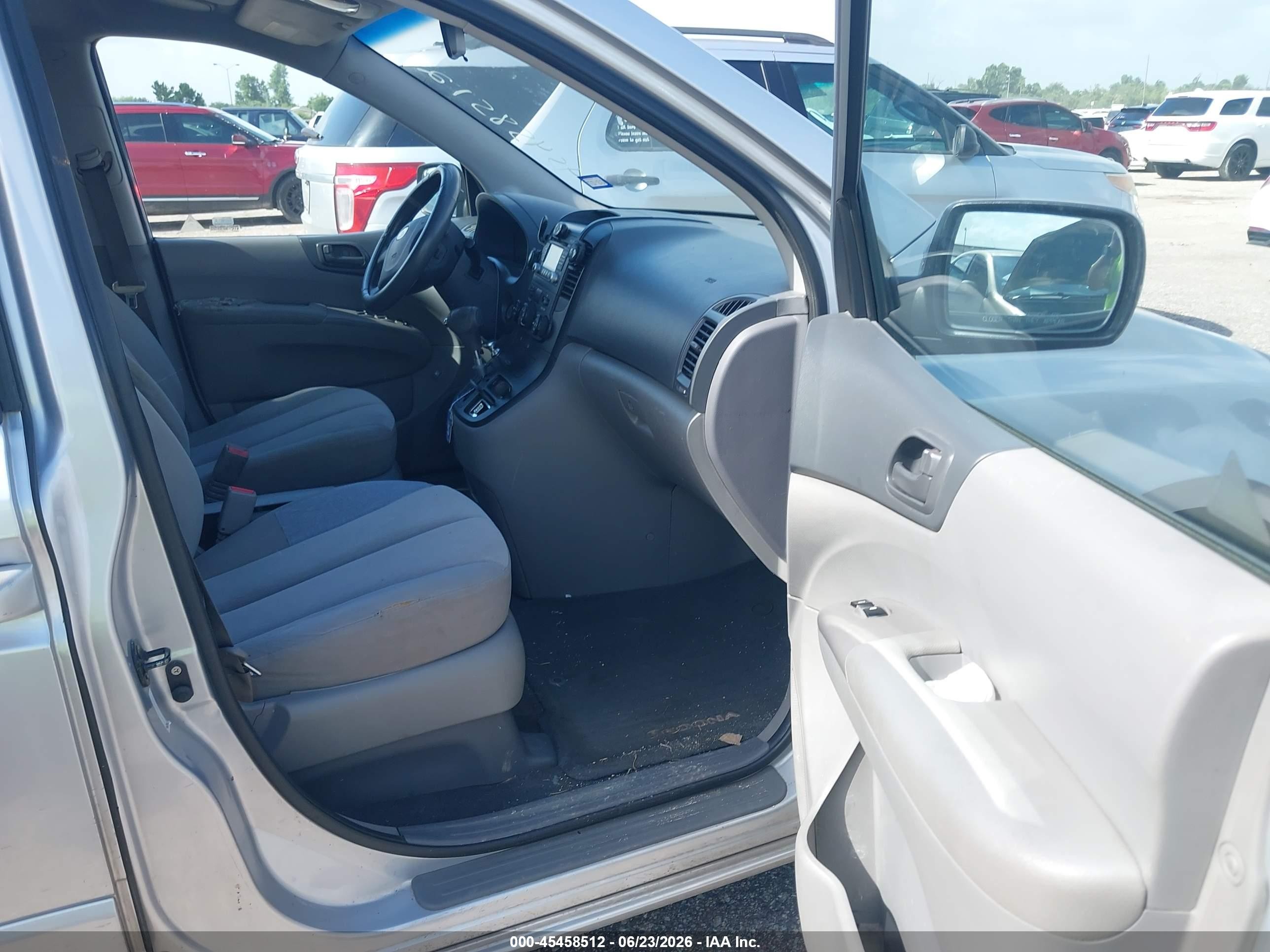 2009 Kia Sedona Lx Silver vin: KNDMB233396316192