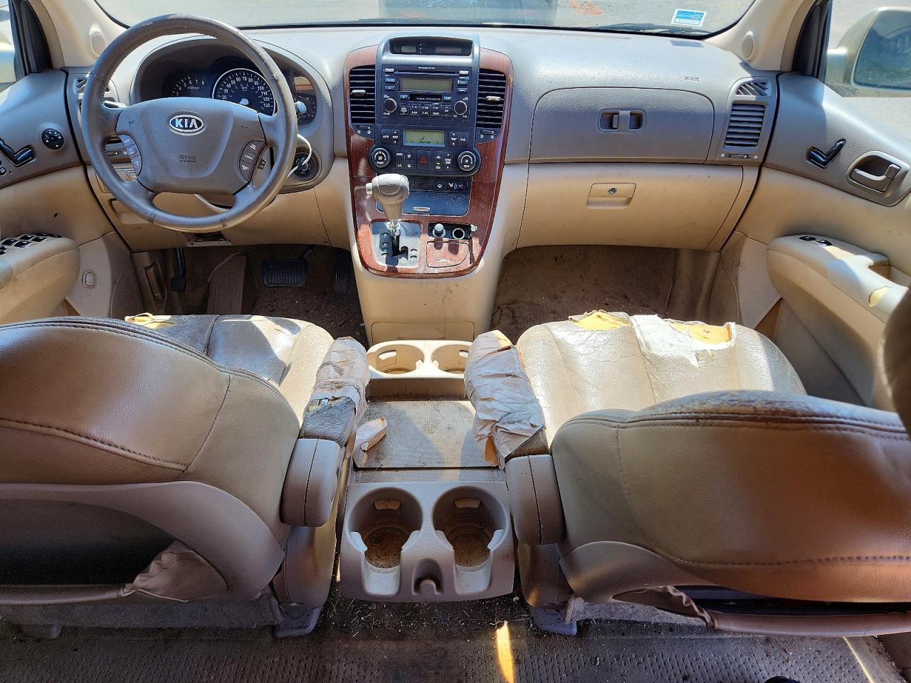 2006 Kia Sedona Gold vin: KNDMB233466063203