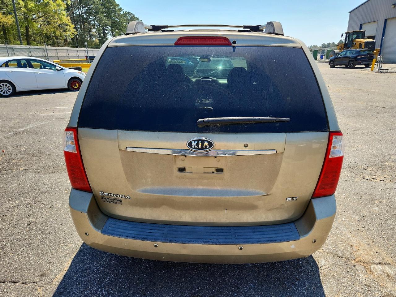 2006 Kia Sedona Gold vin: KNDMB233466063203