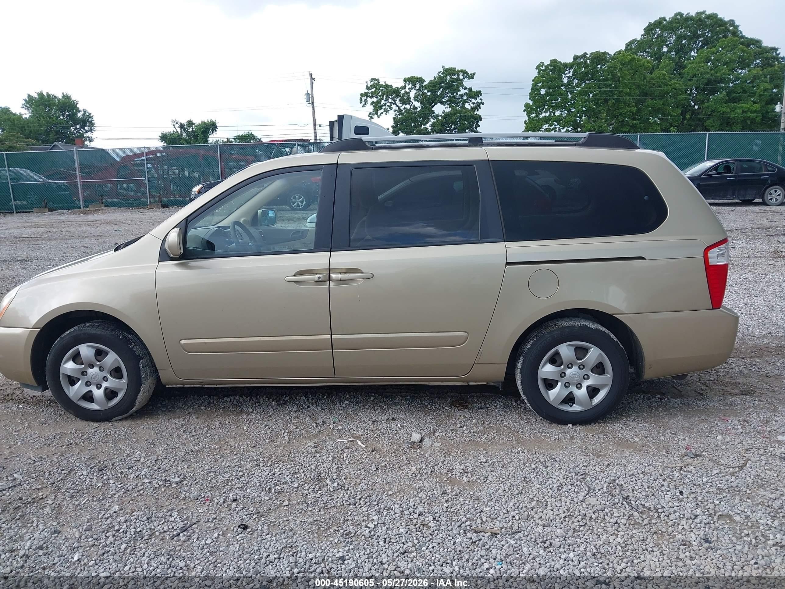 2008 Kia Sedona Lx Gold vin: KNDMB233586202497