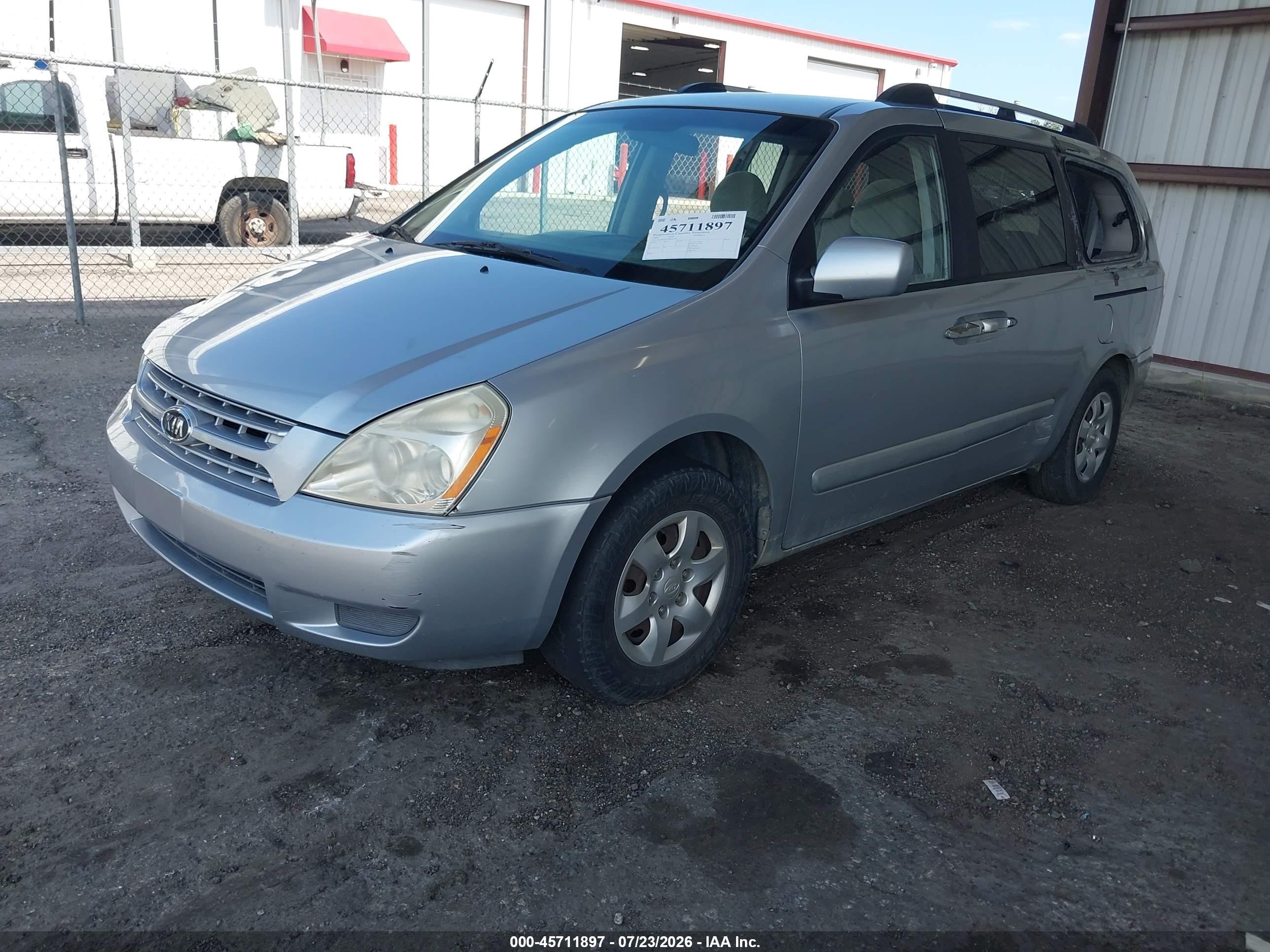2008 Kia Sedona Lx Silver vin: KNDMB233586220708