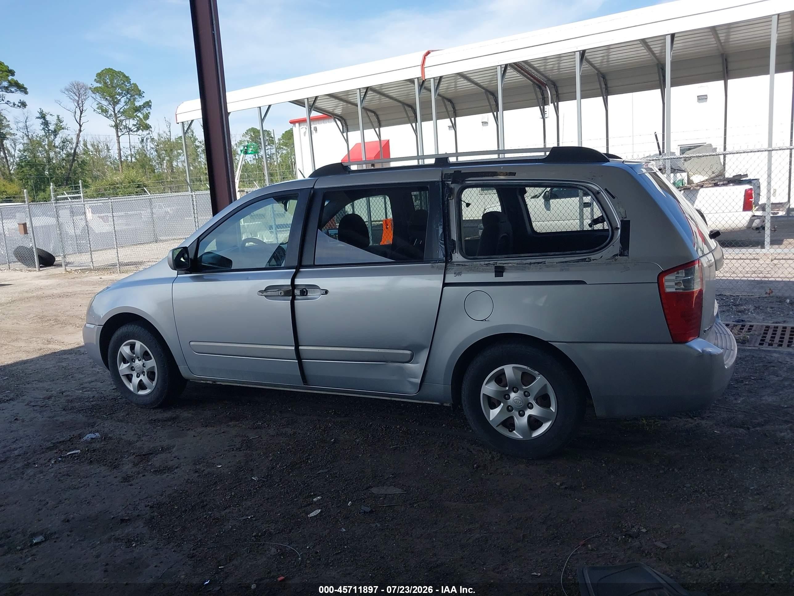 2008 Kia Sedona Lx Silver vin: KNDMB233586220708