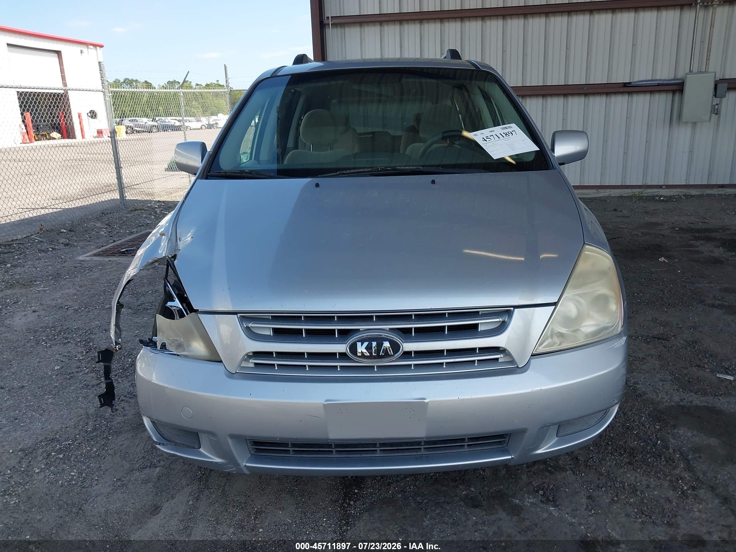 2008 Kia Sedona Lx Silver vin: KNDMB233586220708