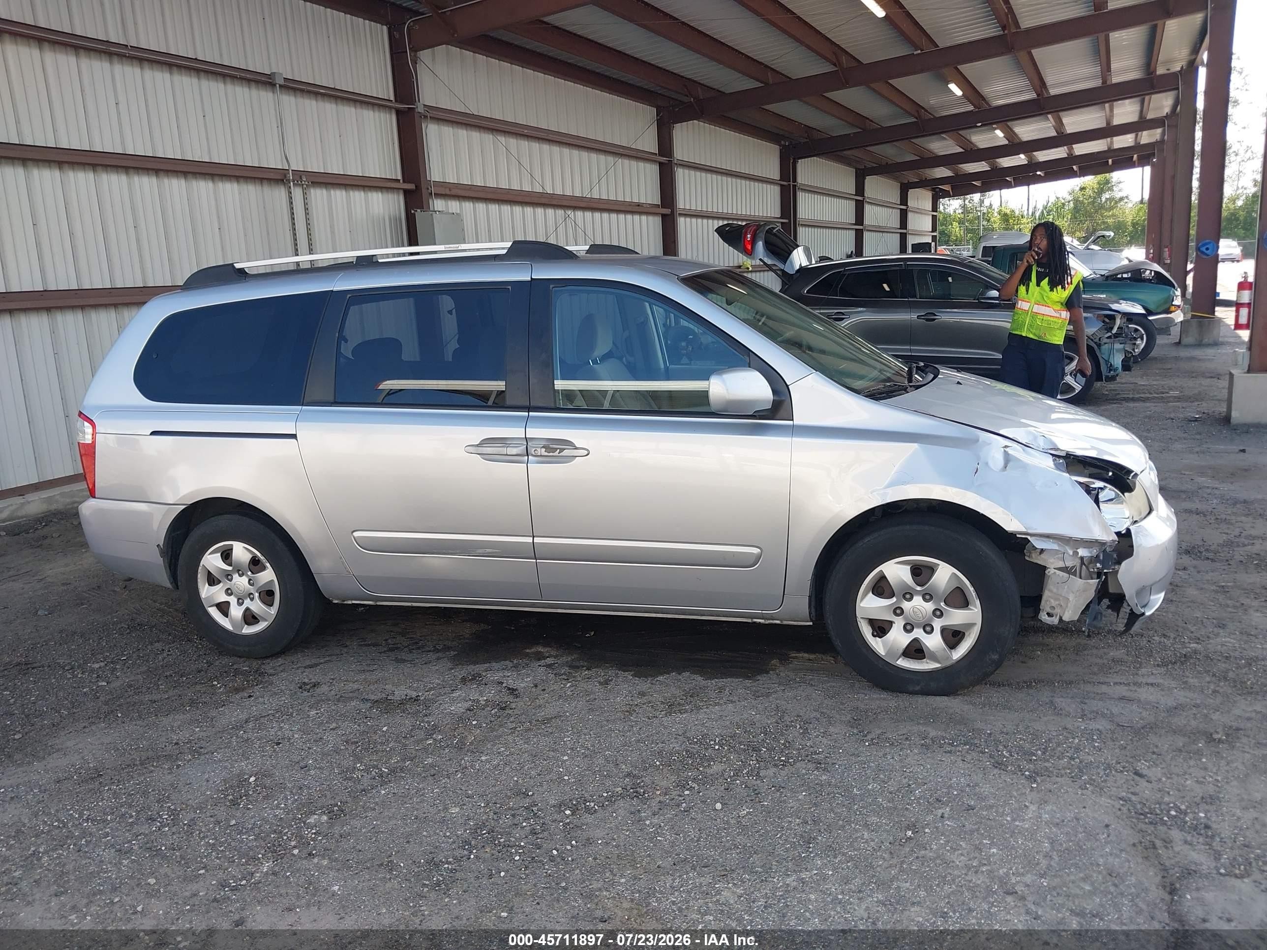 2008 Kia Sedona Lx Silver vin: KNDMB233586220708