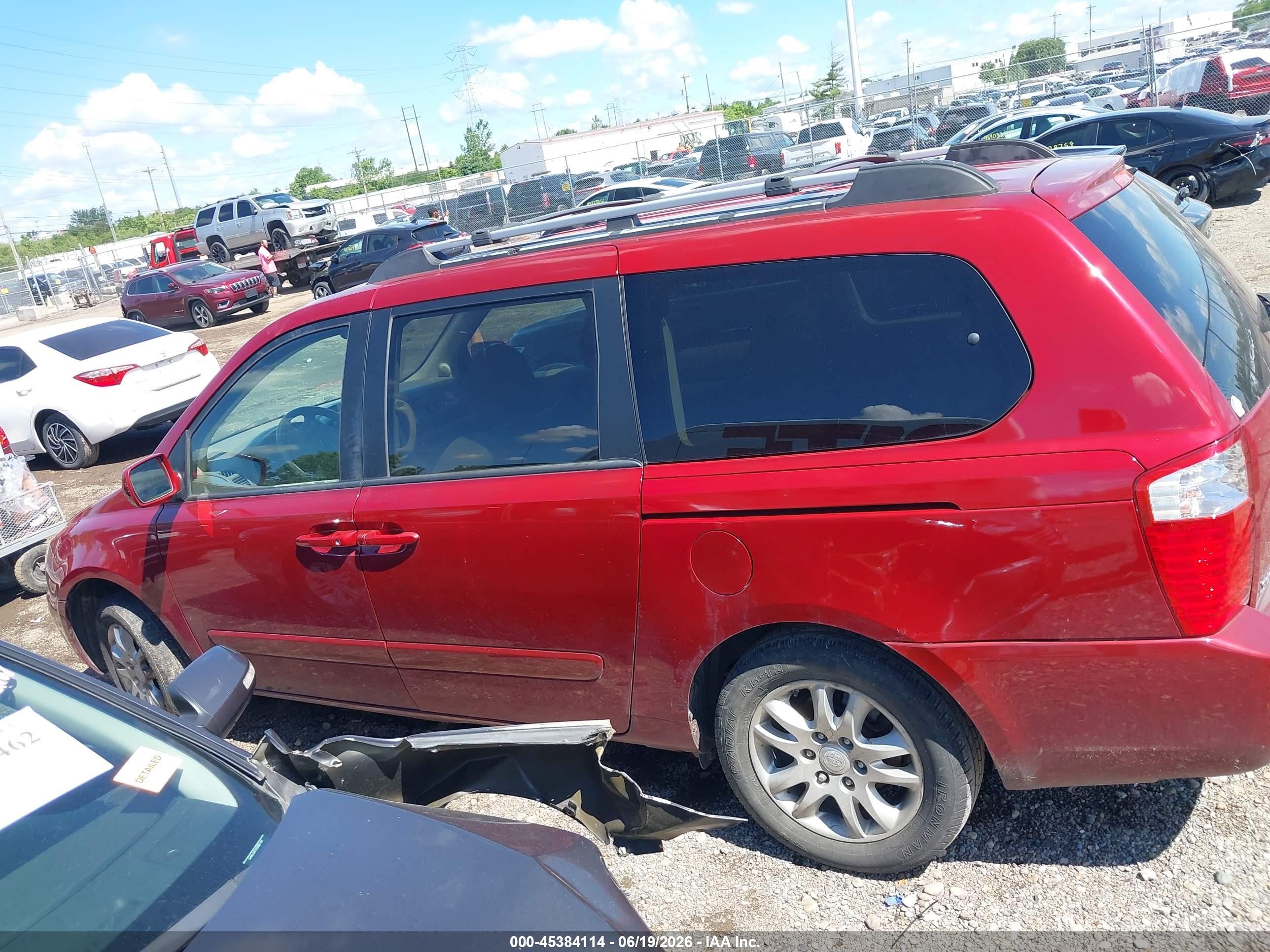 2008 Kia Sedona Ex Red vin: KNDMB233586248833