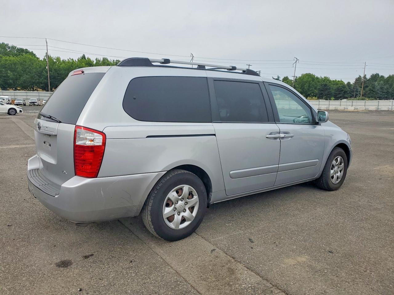 2008 Kia Sedona Lx Silver vin: KNDMB233586262487