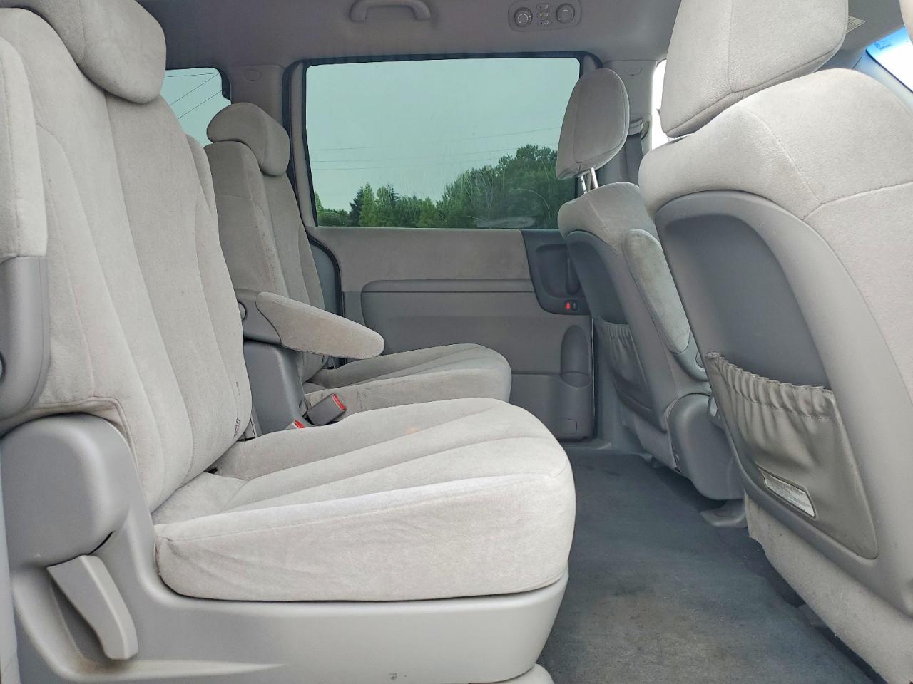 2008 Kia Sedona Lx Silver vin: KNDMB233586262487