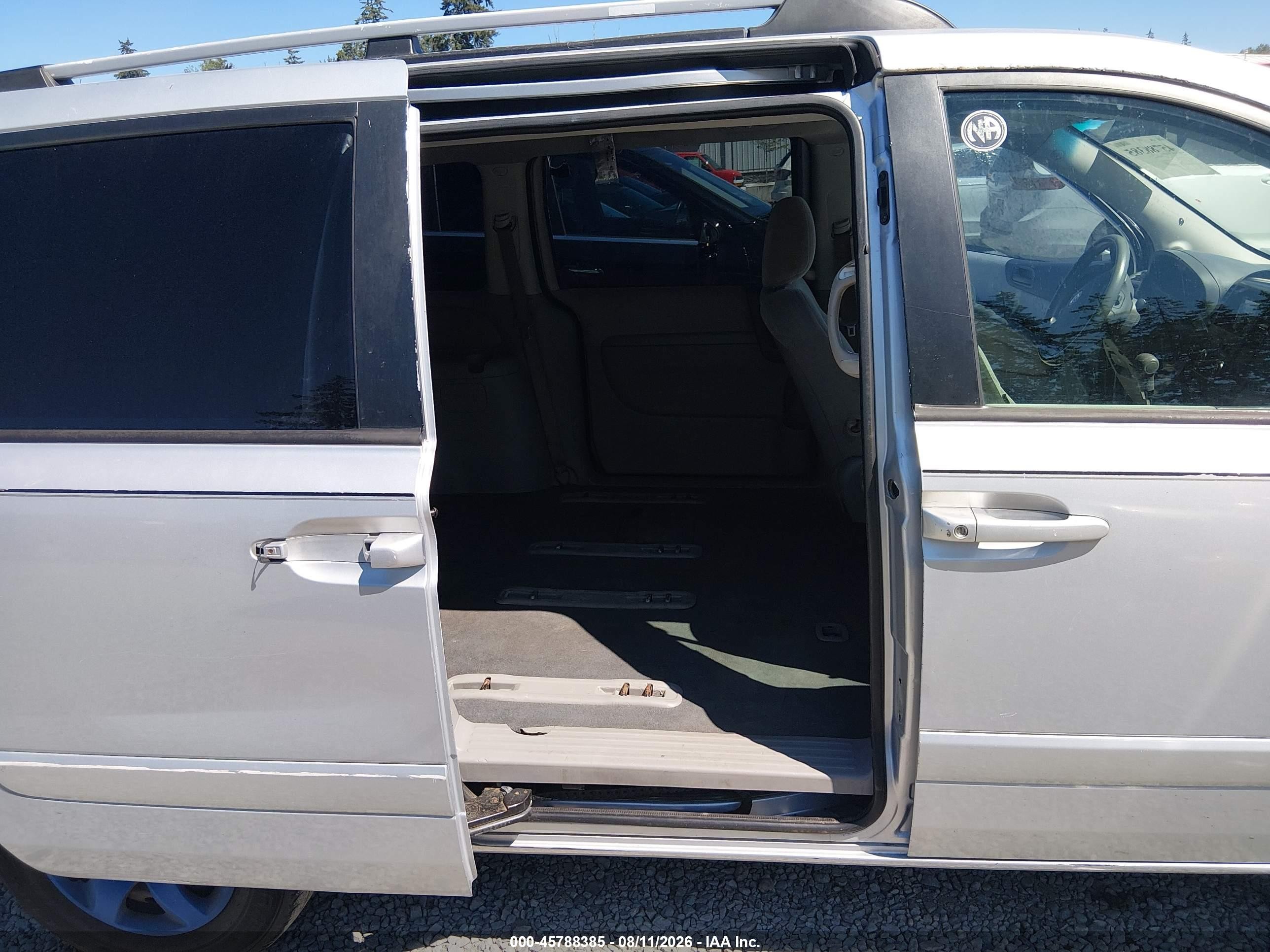 2008 Kia Sedona Lx Silver vin: KNDMB233586266930