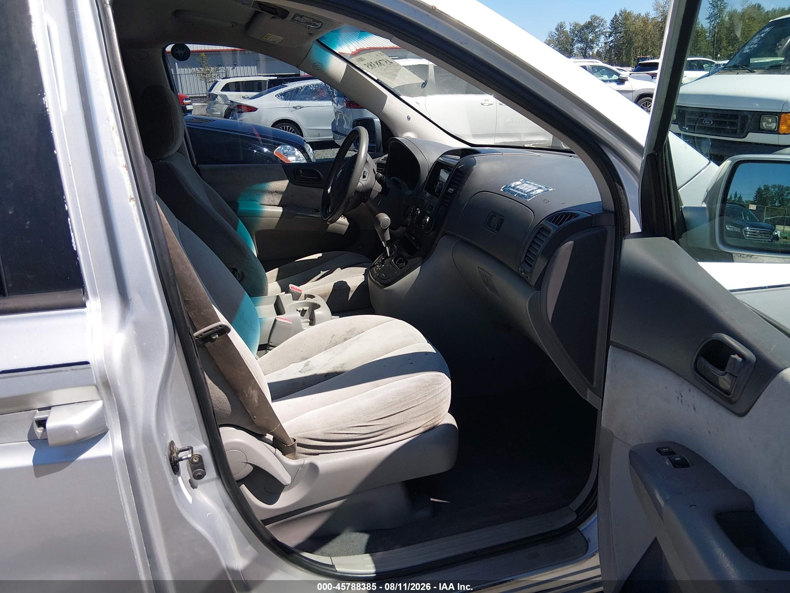 2008 Kia Sedona Lx Silver vin: KNDMB233586266930