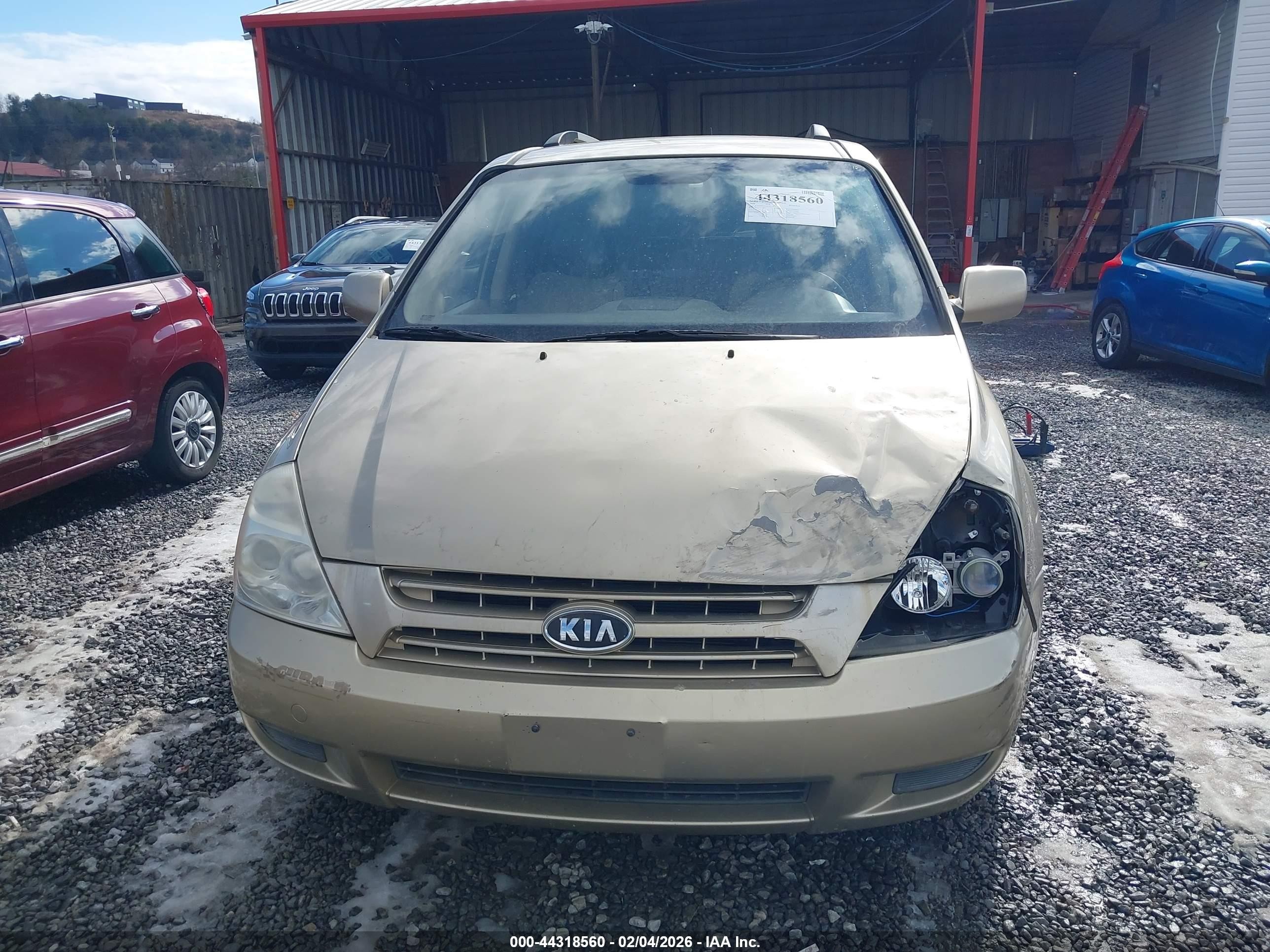 2009 Kia Sedona Lx Gold vin: KNDMB233596305128