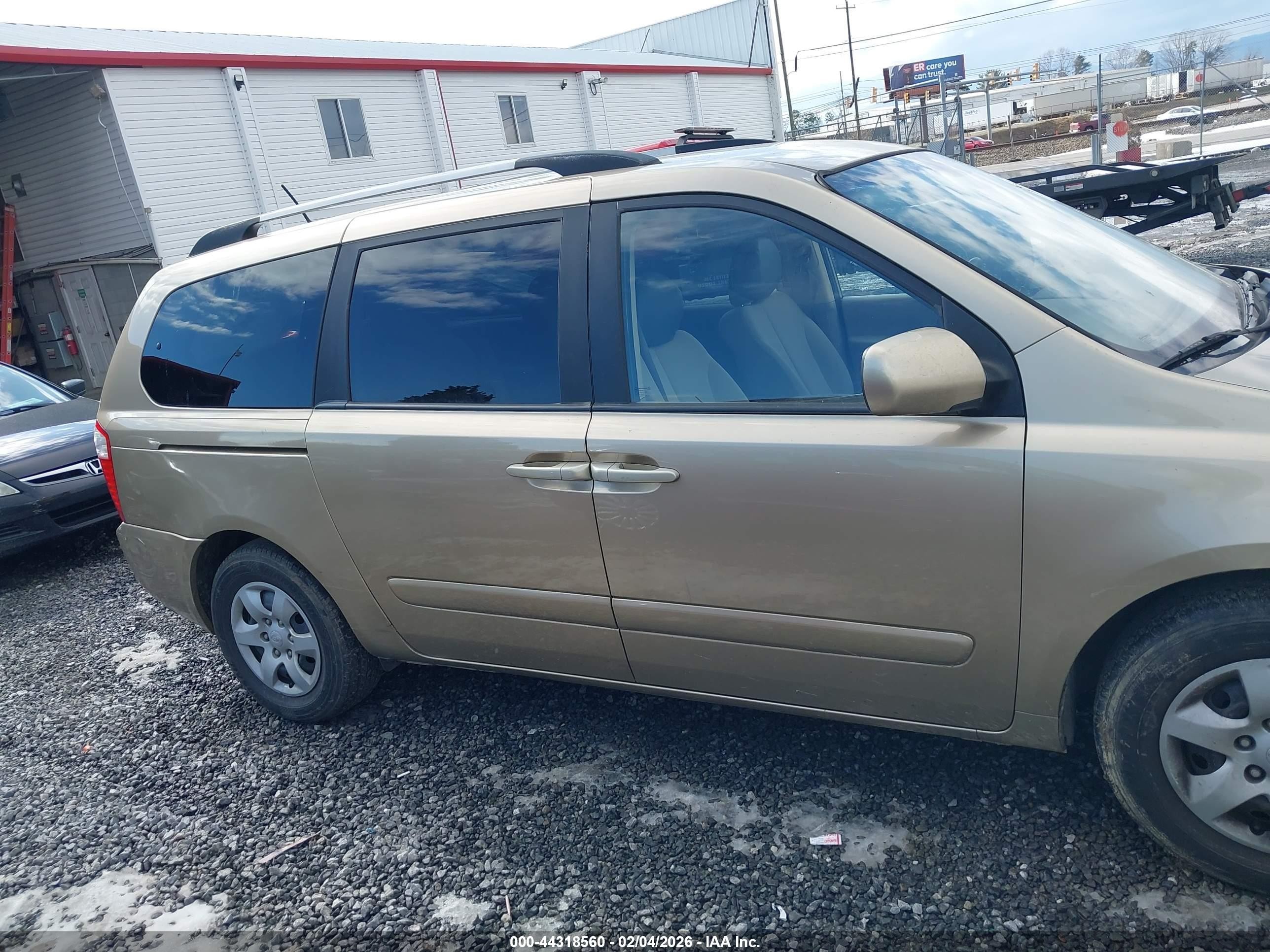 2009 Kia Sedona Lx Gold vin: KNDMB233596305128