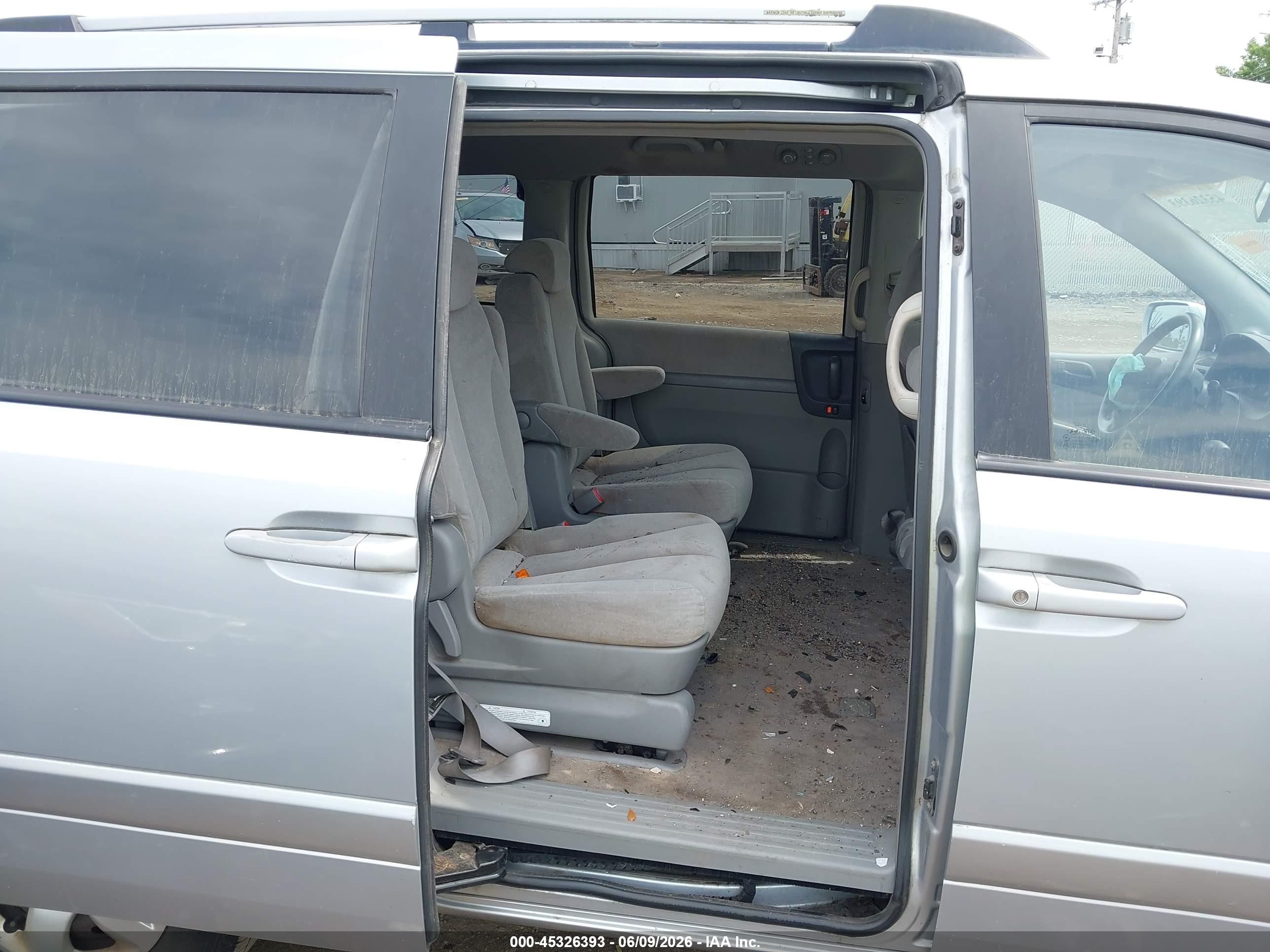 2006 Kia Sedona Ex/lx Silver vin: KNDMB233666033295