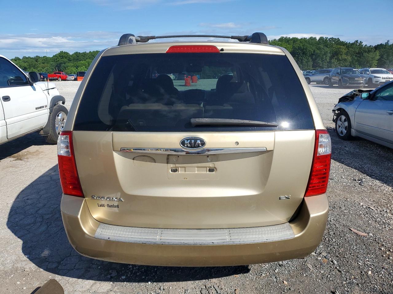 2008 Kia Sedona Lx Beige vin: KNDMB233686211550
