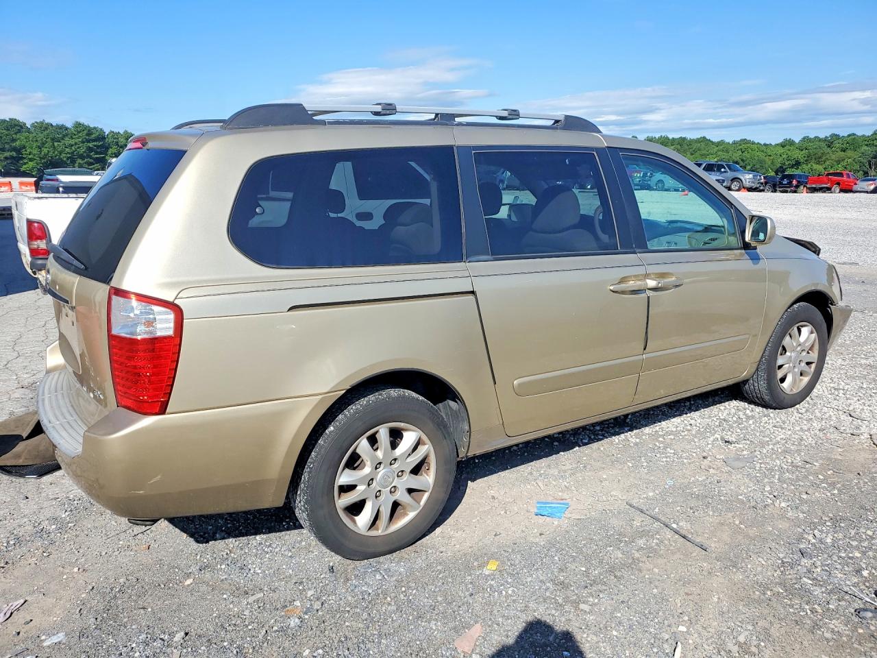 2008 Kia Sedona Lx Beige vin: KNDMB233686211550