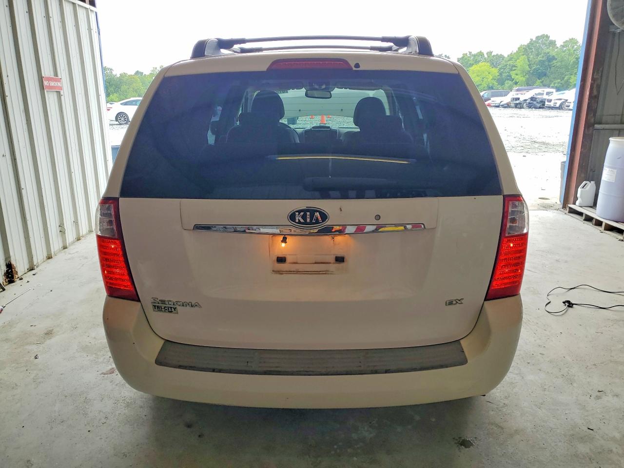 2008 Kia Sedona Lx White vin: KNDMB233686225805