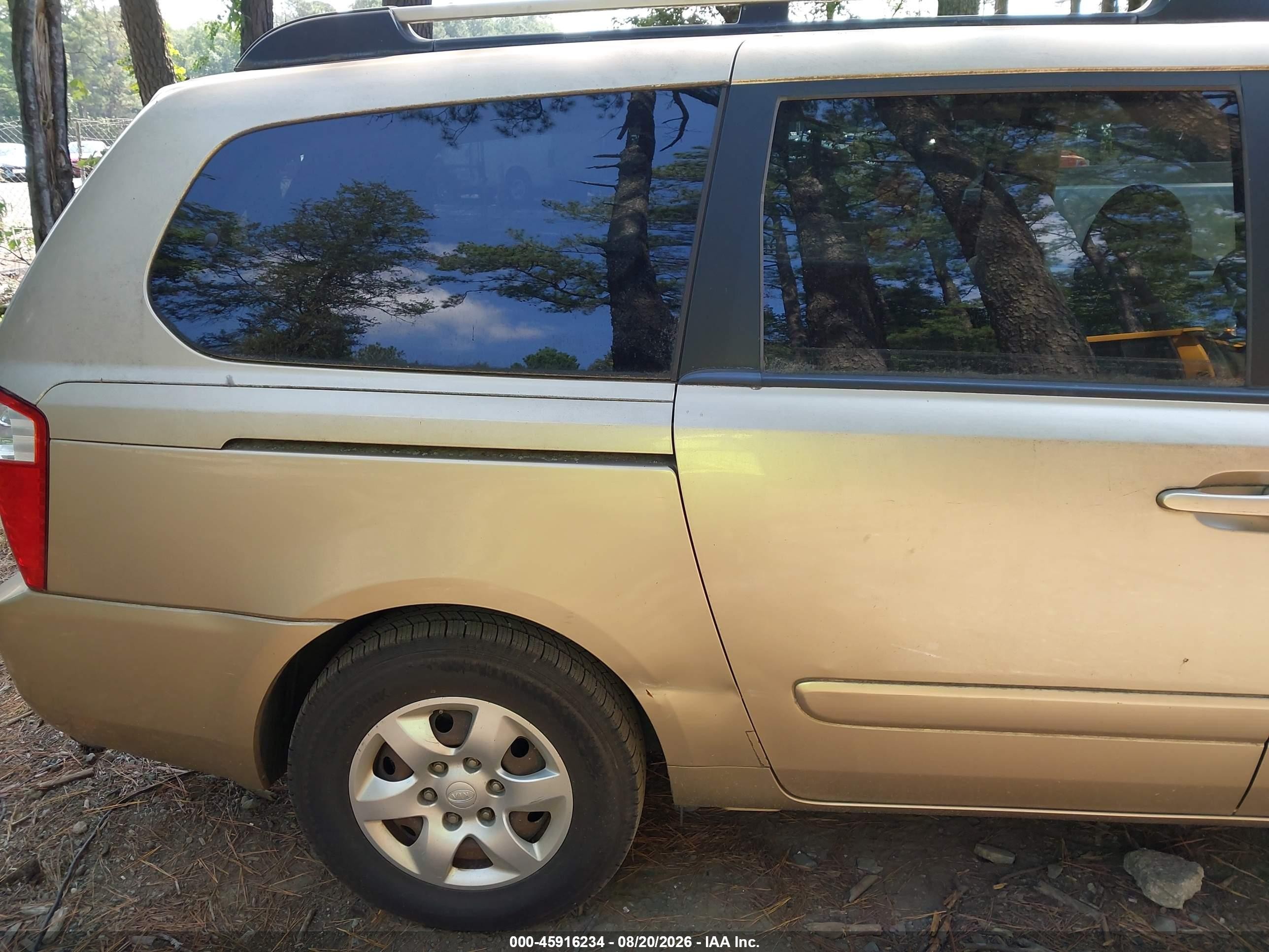 2008 Kia Sedona Lx Gold vin: KNDMB233686249215
