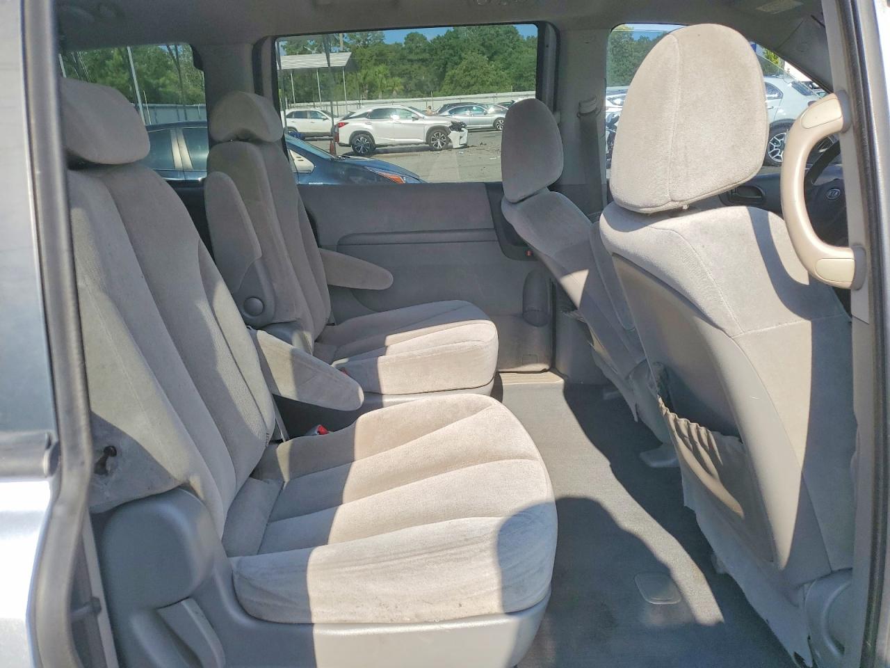 2009 Kia Sedona Lx Silver vin: KNDMB233696270387