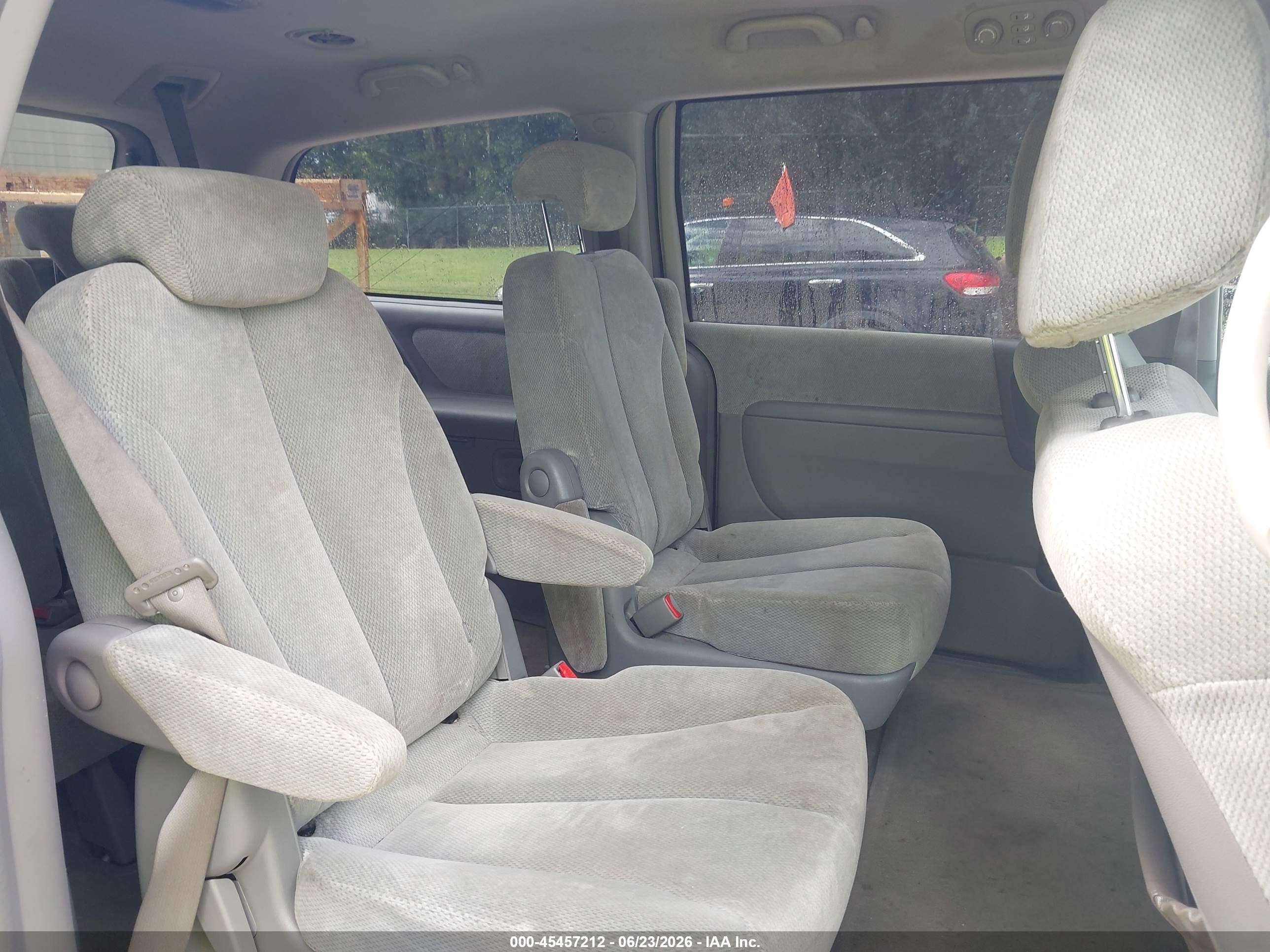 2006 Kia Sedona Ex/lx Серебряный vin: KNDMB233766069691
