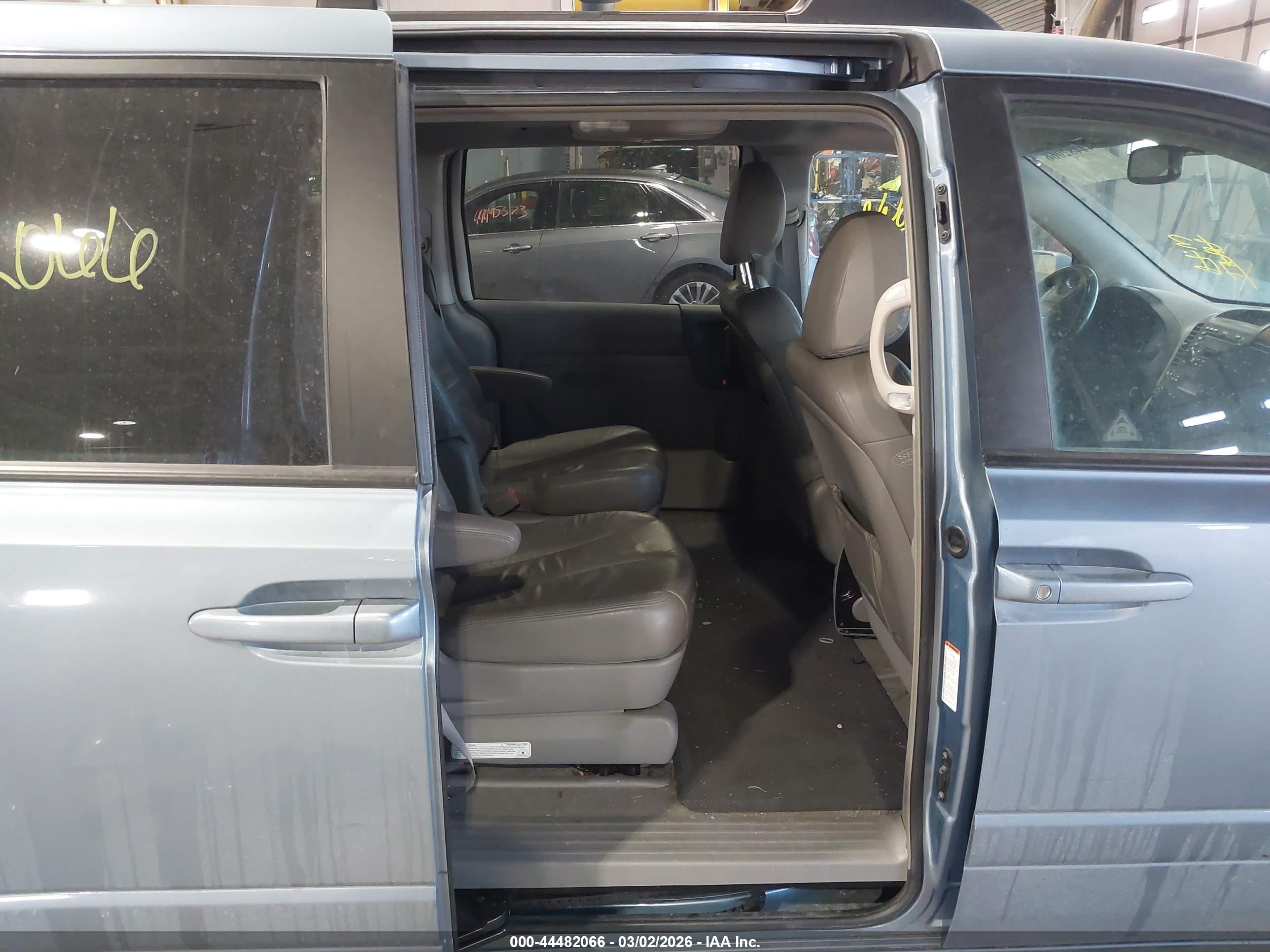 2007 Kia Sedona Ex Blue vin: KNDMB233776170490