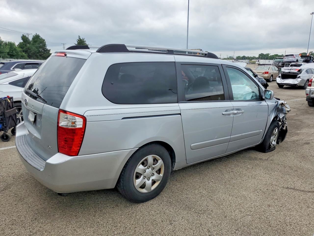 2008 Kia Sedona Lx Silver vin: KNDMB233786256030