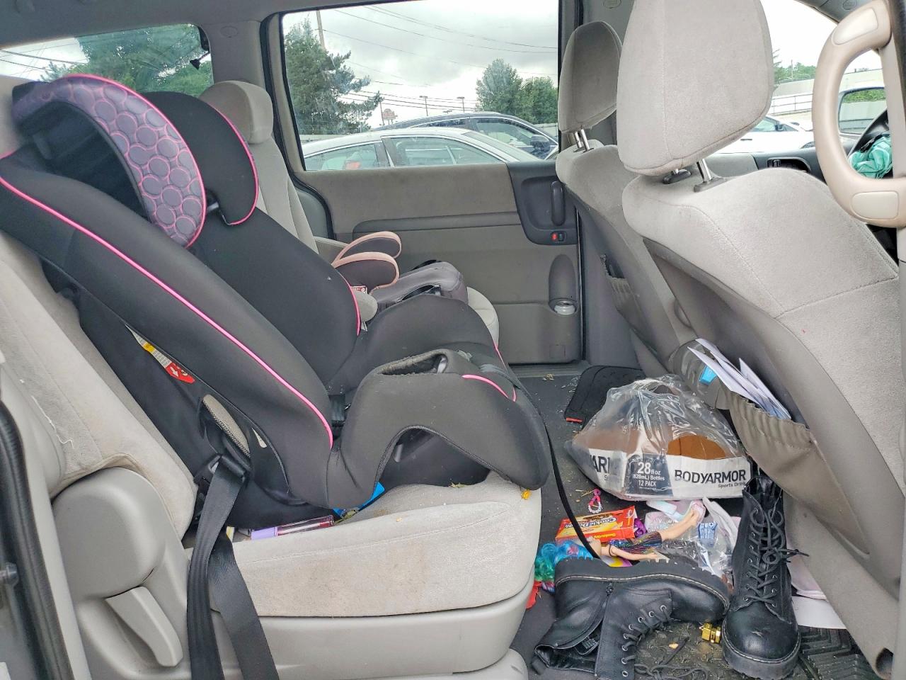 2008 Kia Sedona Lx Silver vin: KNDMB233786256030