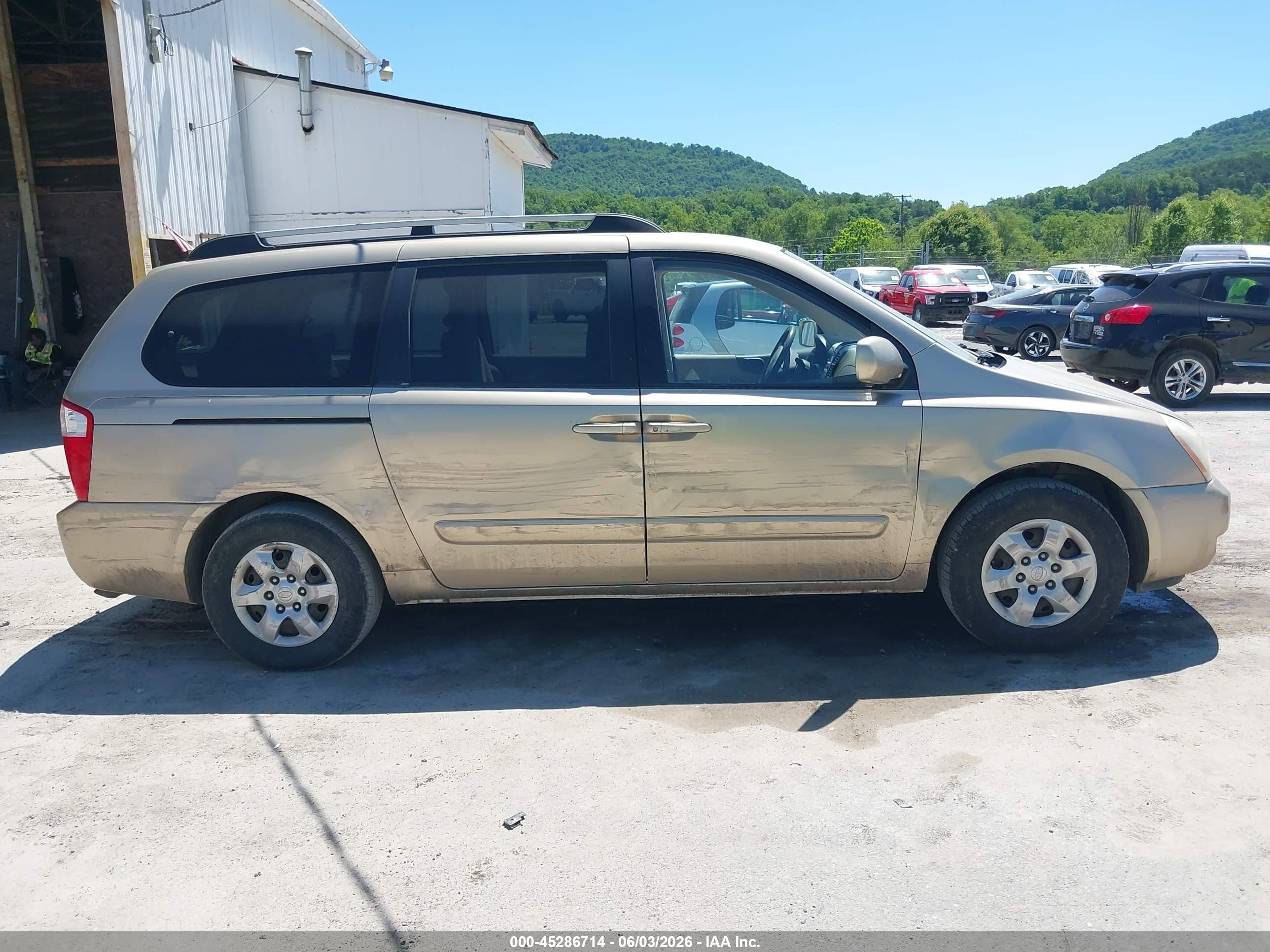 2008 Kia Sedona Lx Gold vin: KNDMB233786262538