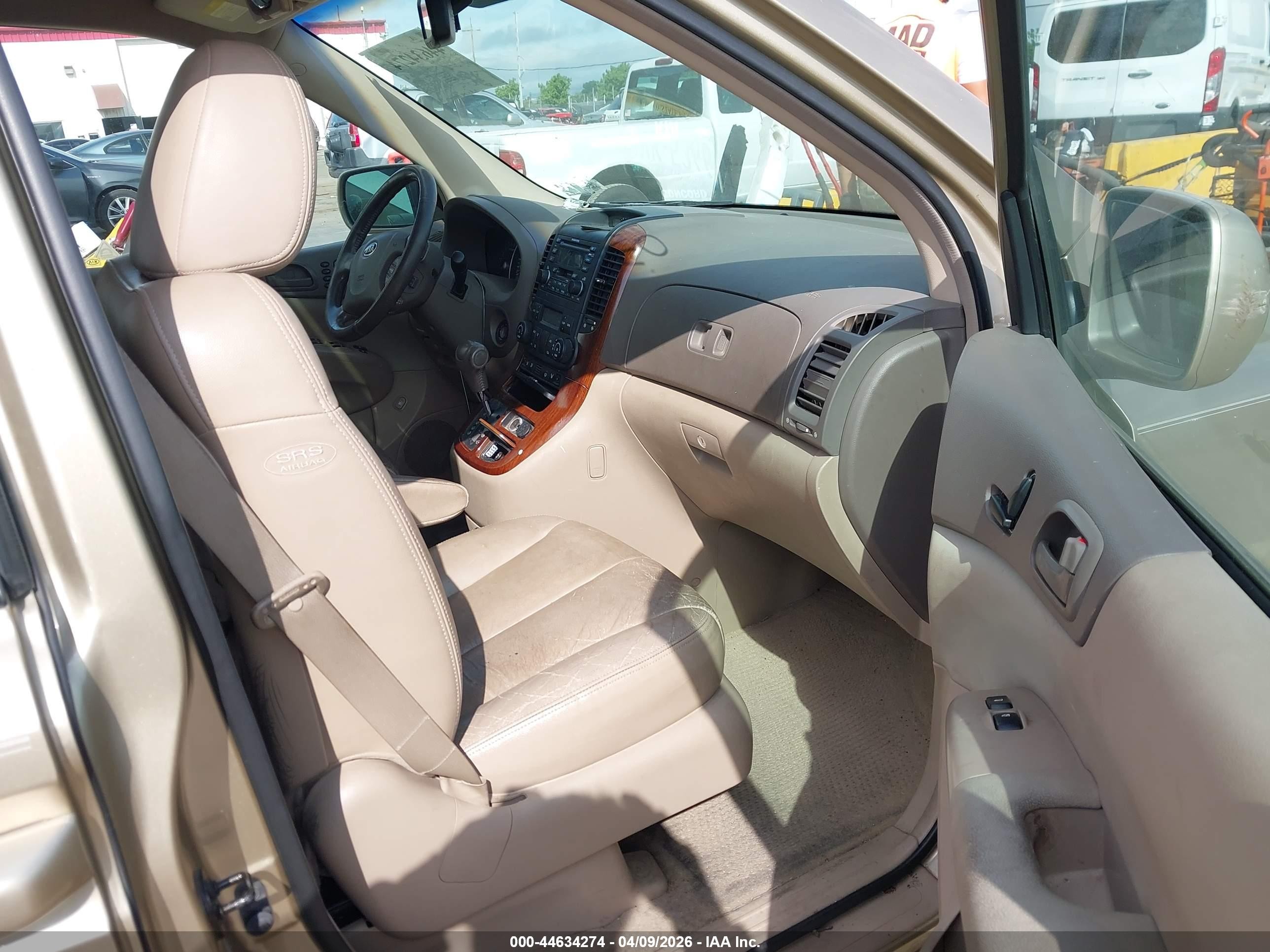 2006 Kia Sedona Ex/lx Gold vin: KNDMB233866017308