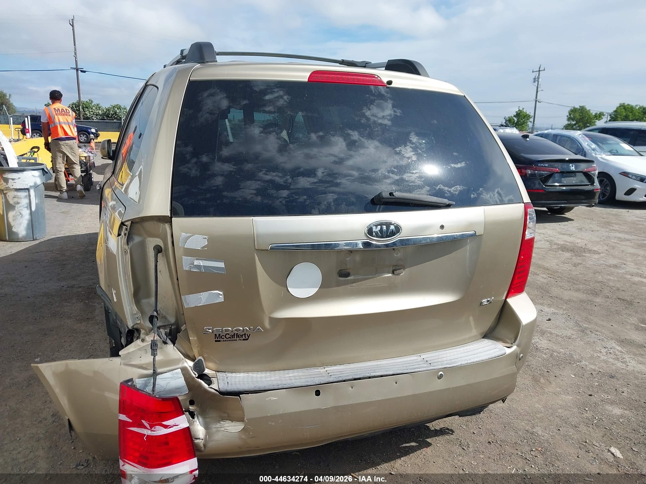 2006 Kia Sedona Ex/lx Gold vin: KNDMB233866017308