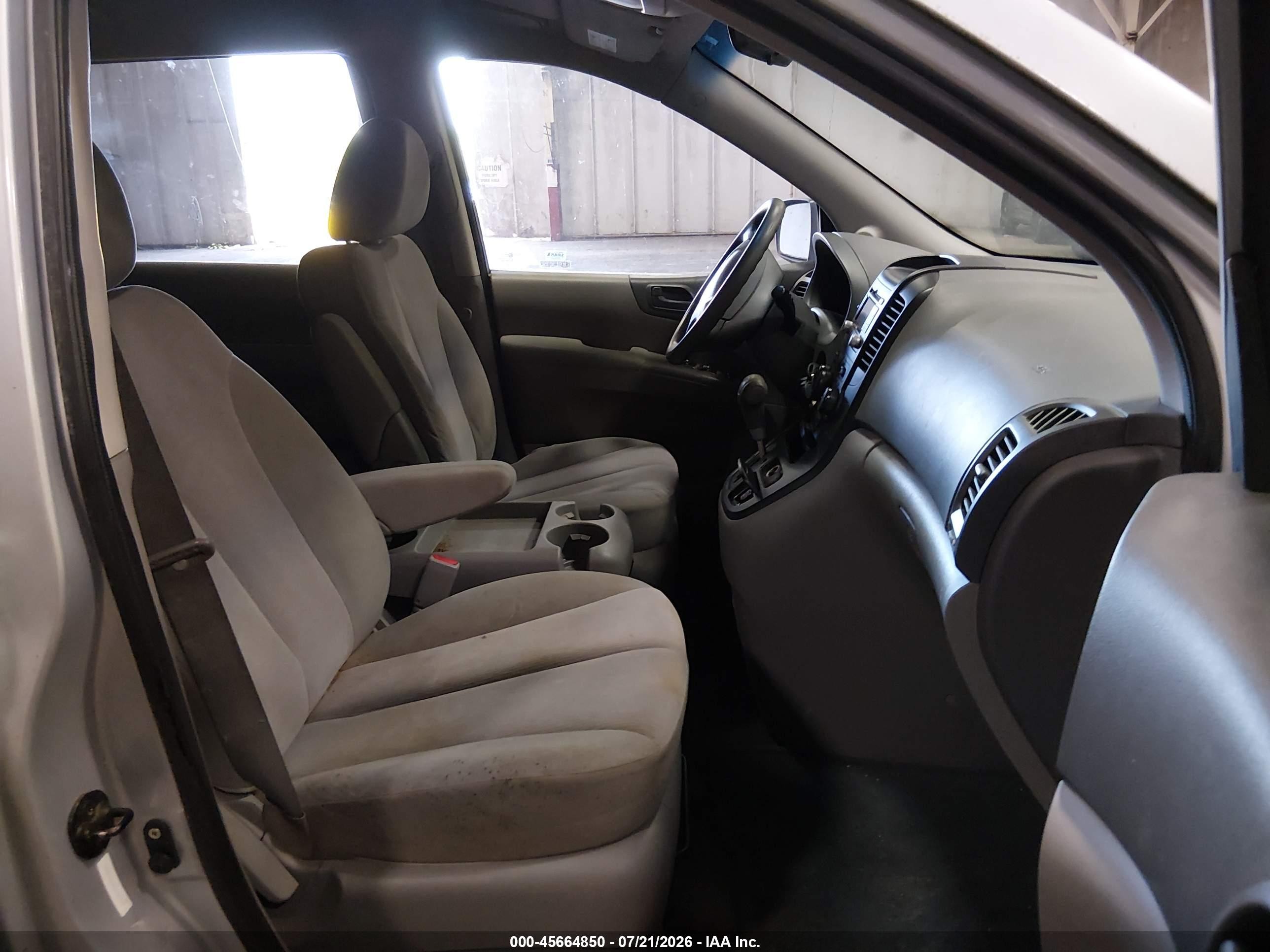 2009 Kia Sedona Lx Silver vin: KNDMB233896300649