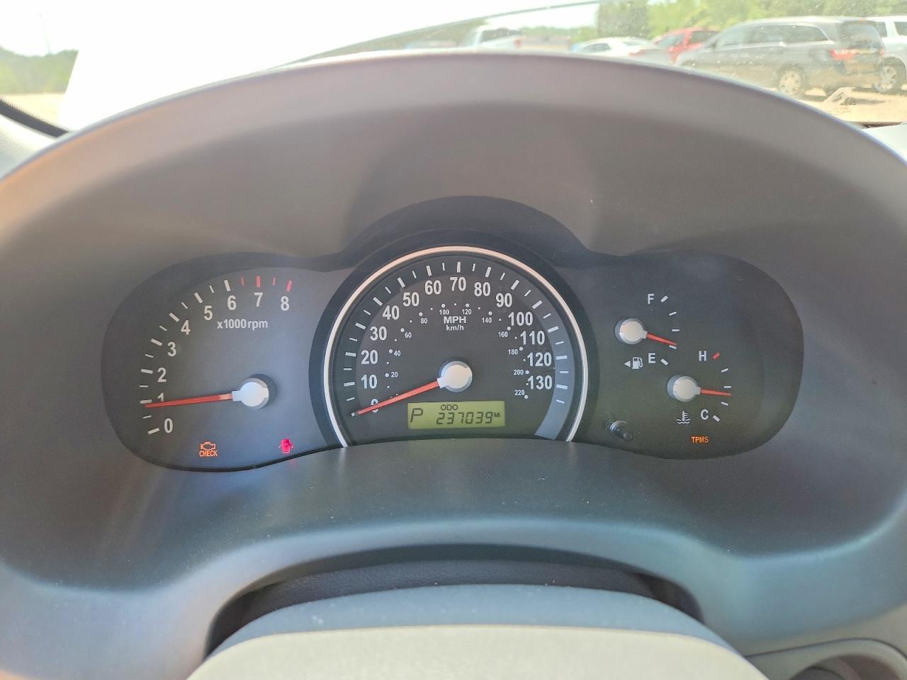 2009 Kia Sedona Lx White vin: KNDMB233896311103