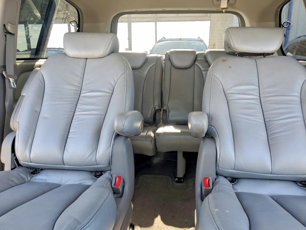 2006 Kia Sedona Lx Silver vin: KNDMB233966024235