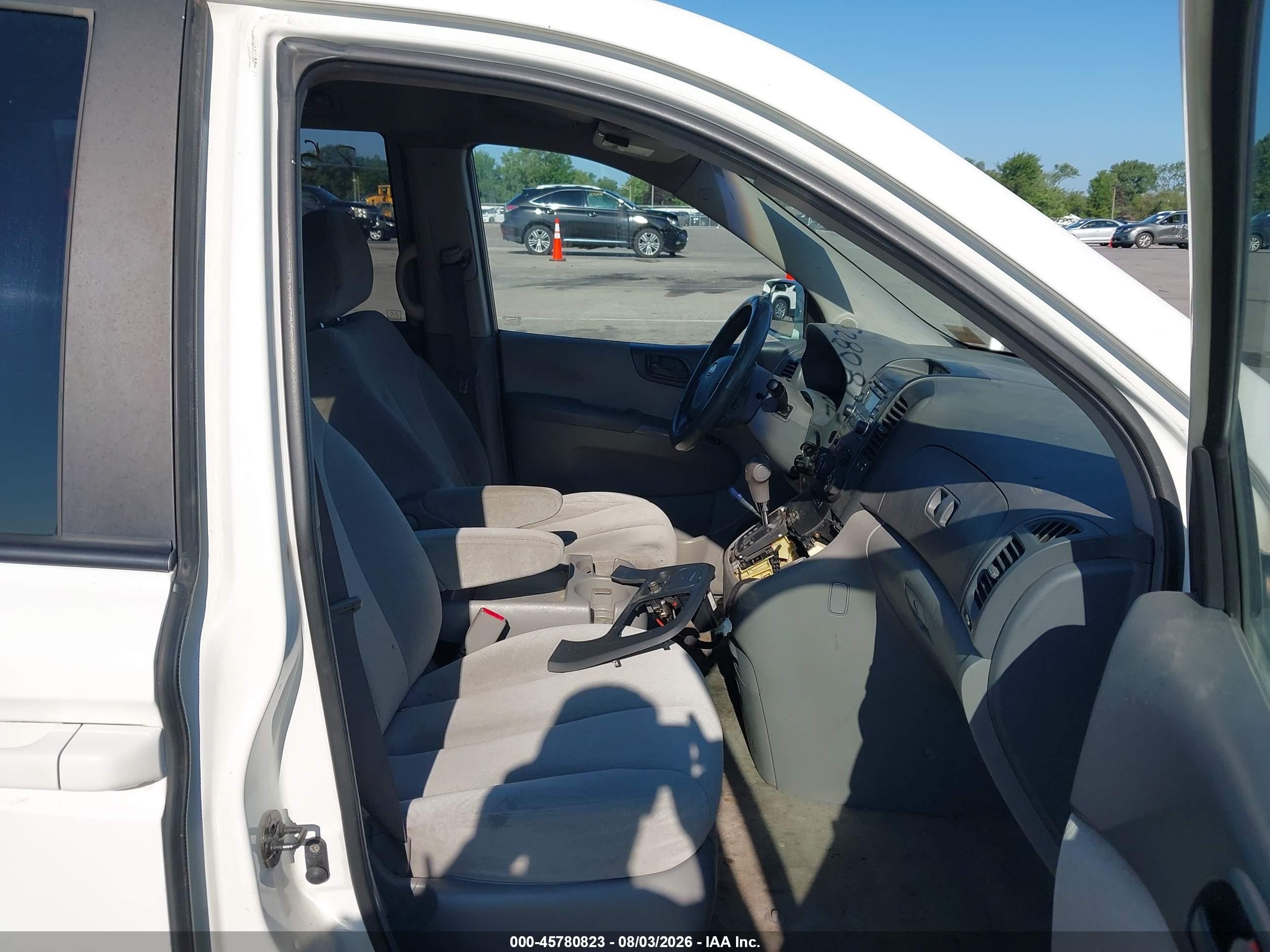 2006 Kia Sedona Ex/lx White vin: KNDMB233966064380