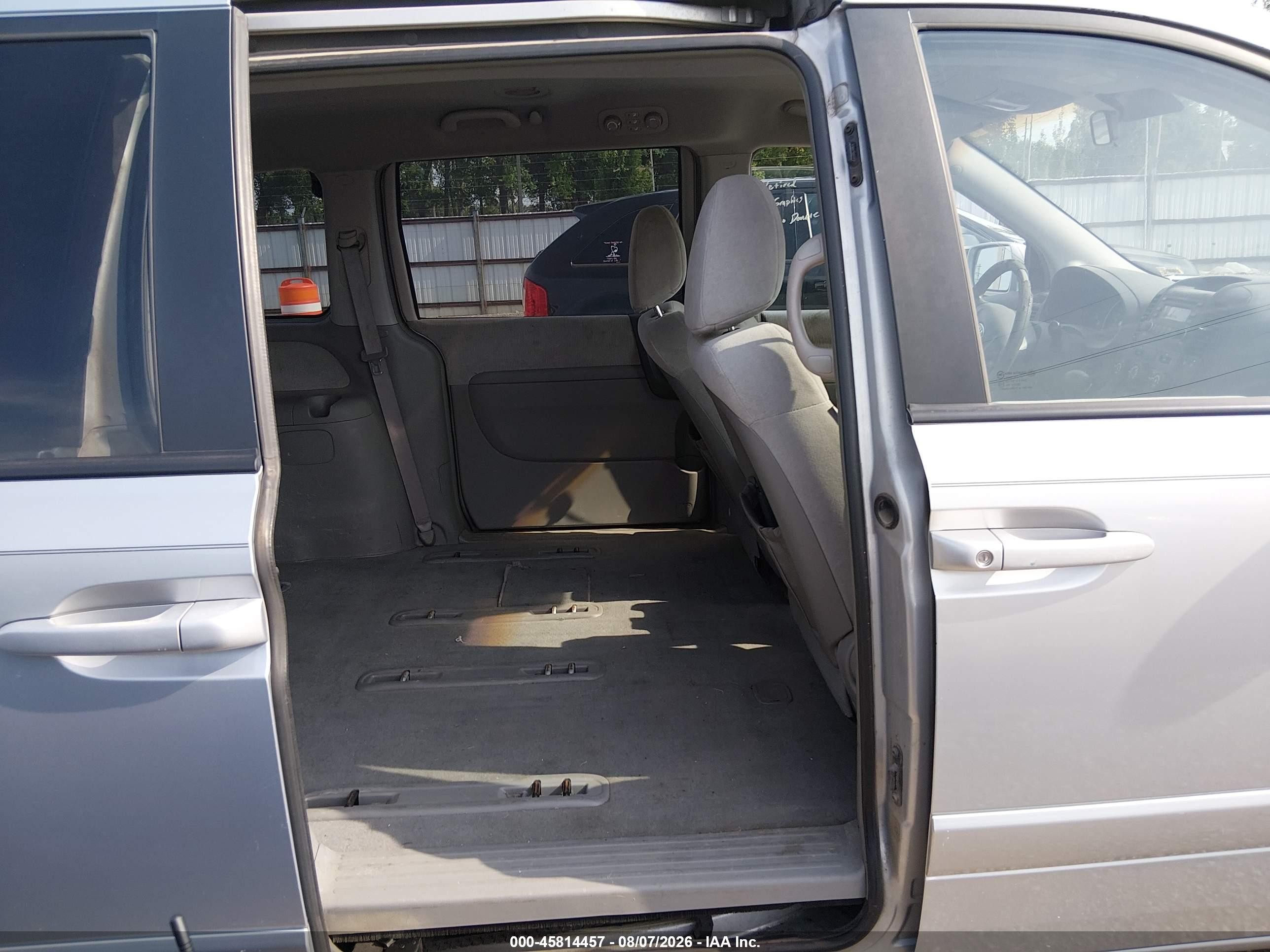 2007 Kia Sedona Lx Silver vin: KNDMB233976110906