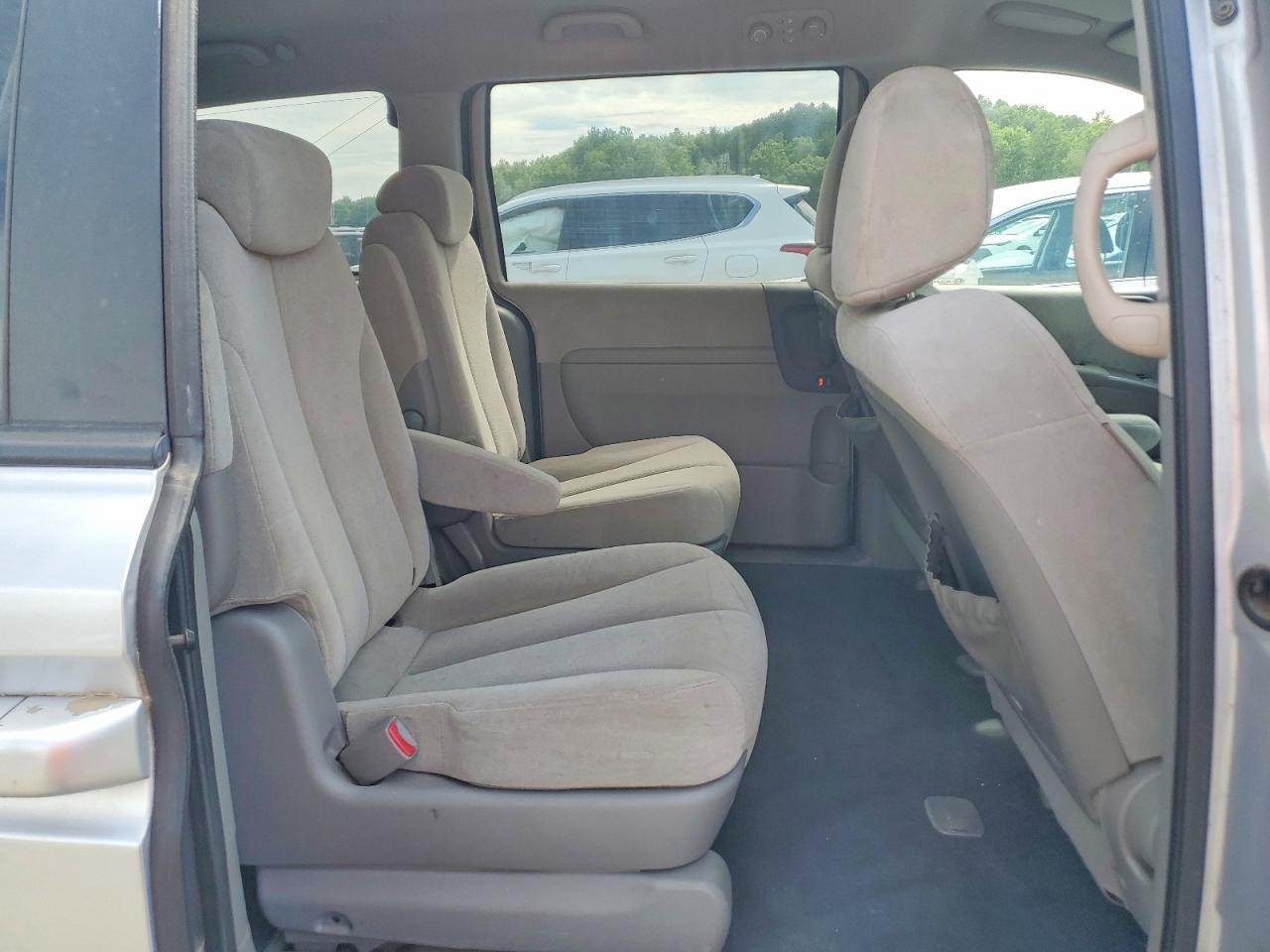 2008 Kia Sedona Lx Silver vin: KNDMB233986193917