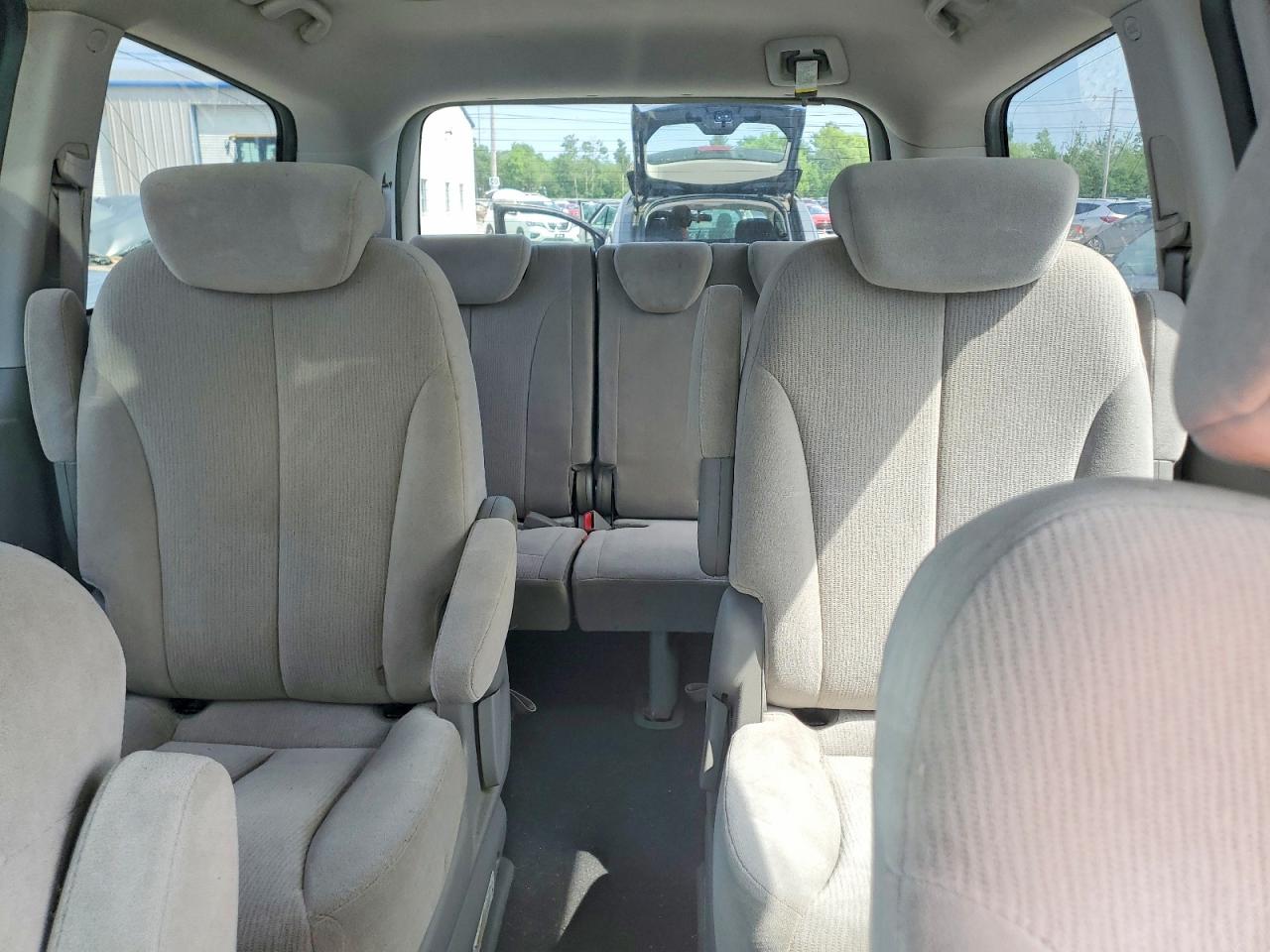 2008 Kia Sedona Lx Silver vin: KNDMB233986193917