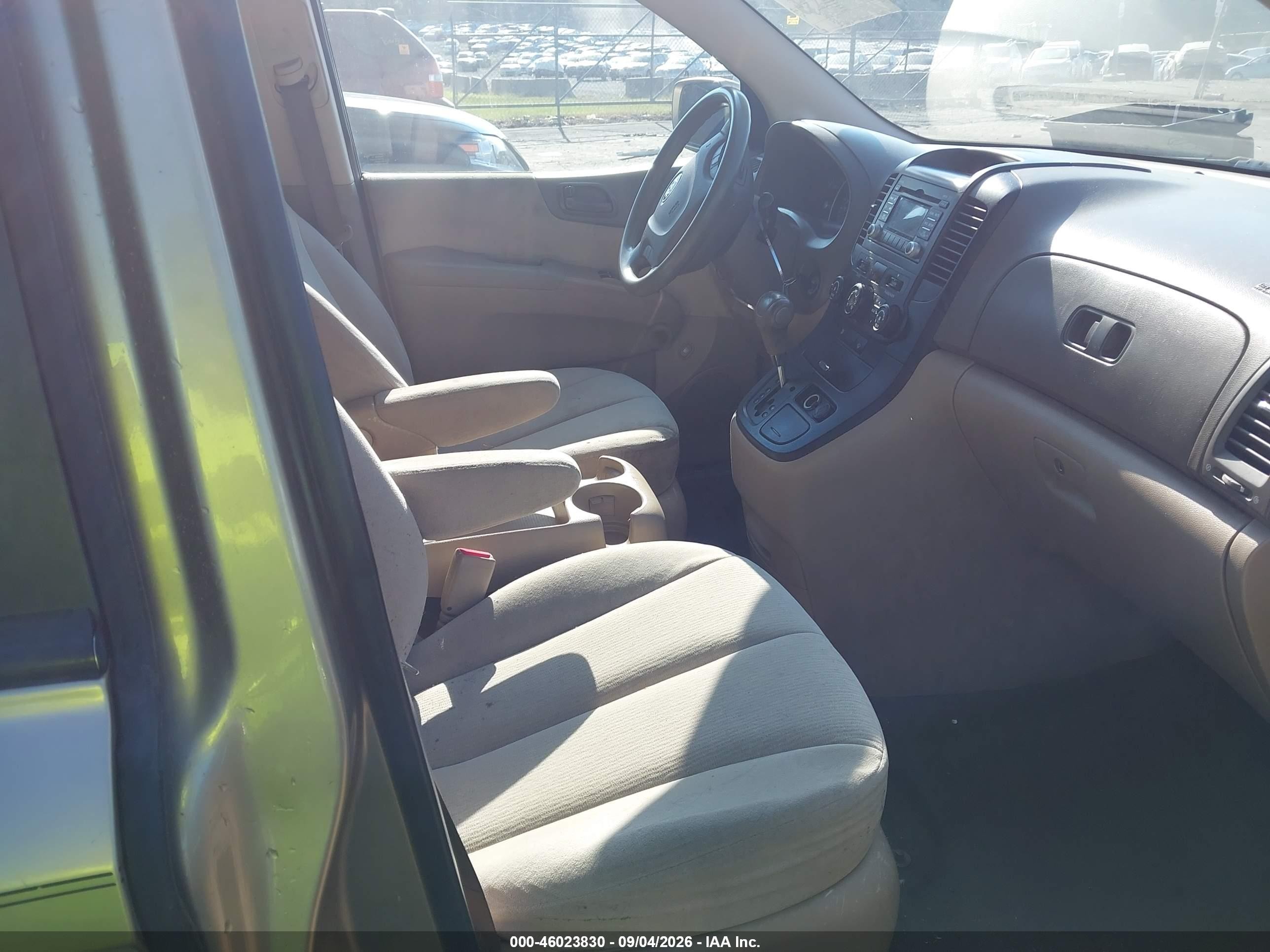 2009 Kia Sedona Lx Gold vin: KNDMB233996271405
