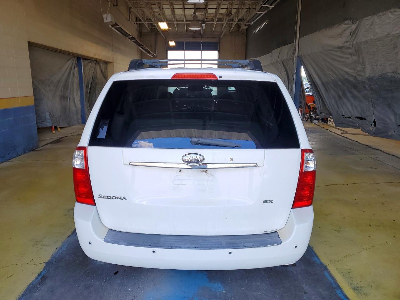 2007 Kia Sedona Base White vin: KNDMB233X76122787