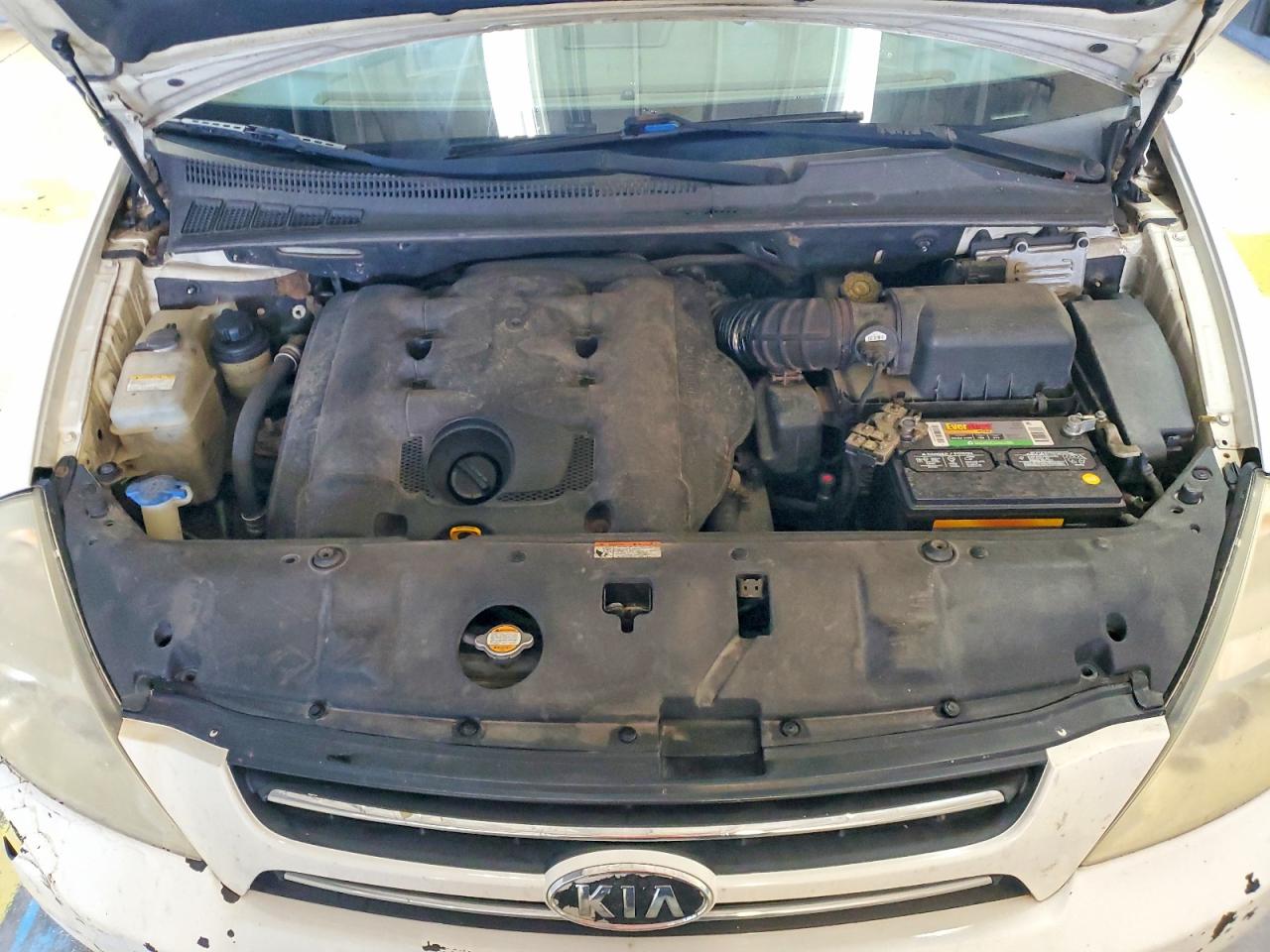 2007 Kia Sedona Base White vin: KNDMB233X76122787
