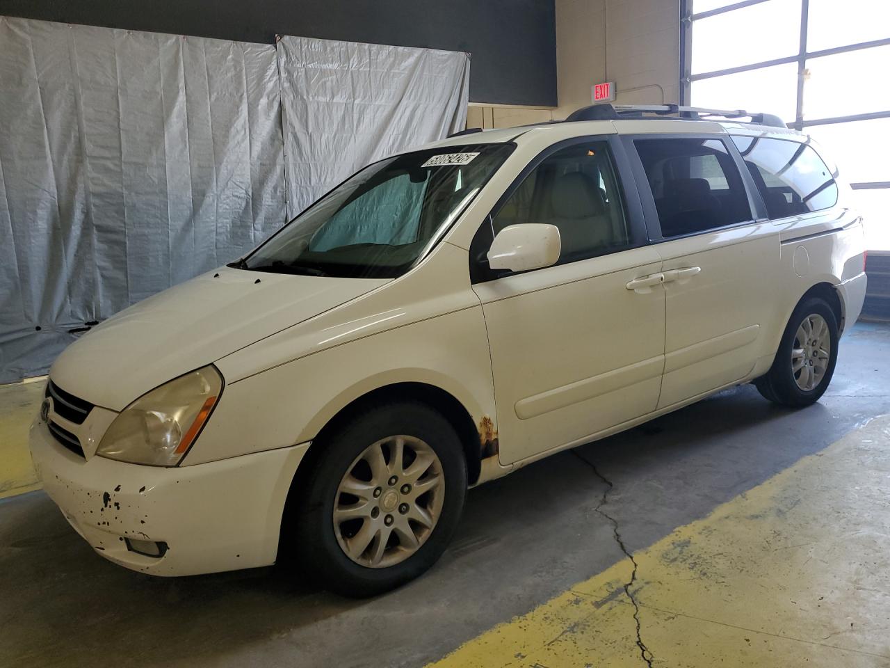 2007 Kia Sedona Base White vin: KNDMB233X76122787 Damage: Left Front Fender, Rust, 5 To 6 Inches