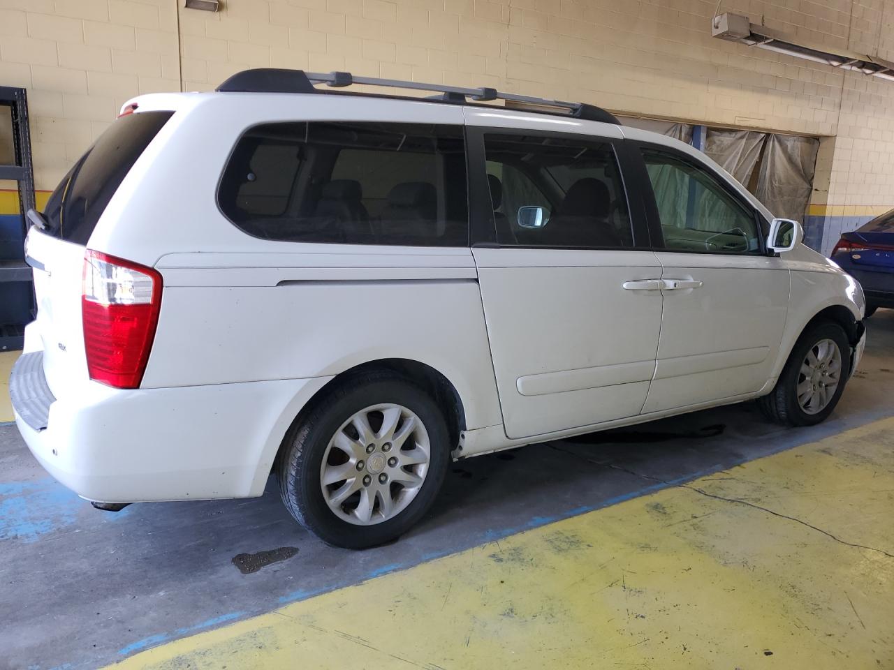 2007 Kia Sedona Base White vin: KNDMB233X76122787 Damage: Right Sliding Door, Dent(S) W/No Paint Dmg, 3 To 4 Inches