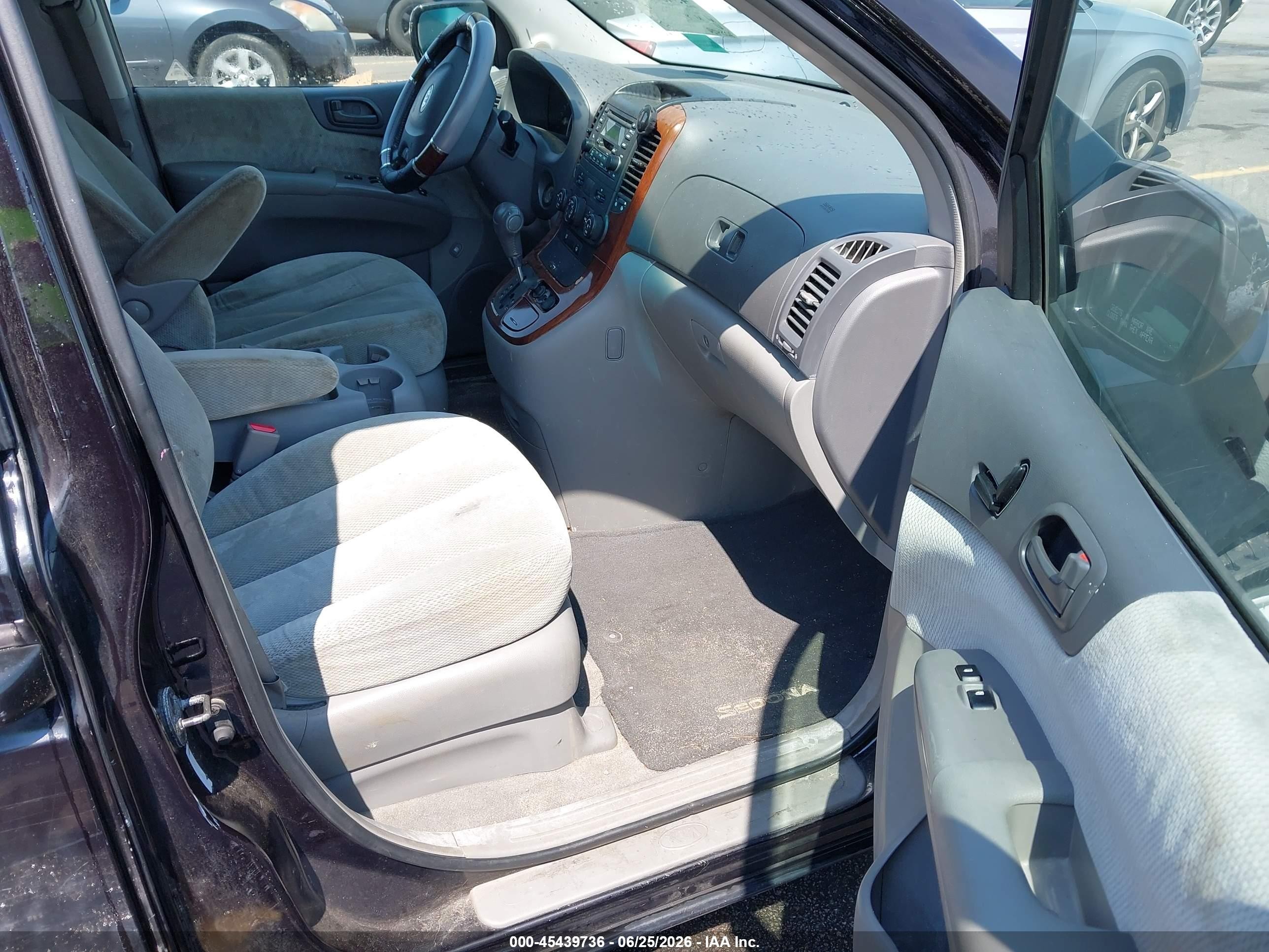 2007 Kia Sedona Ex Black vin: KNDMB233X76182939