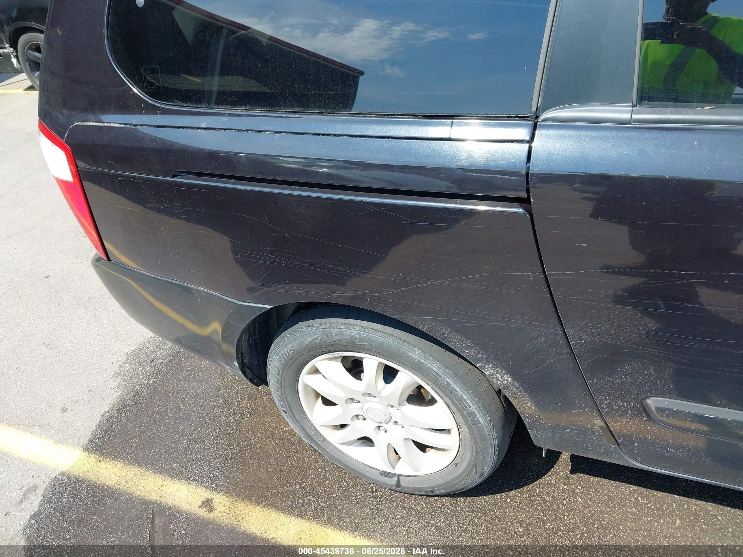 2007 Kia Sedona Ex Black vin: KNDMB233X76182939