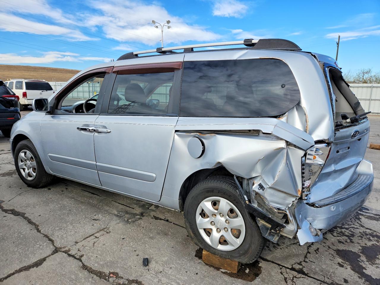 2008 Kia Sedona Lx Silver vin: KNDMB233X86231042