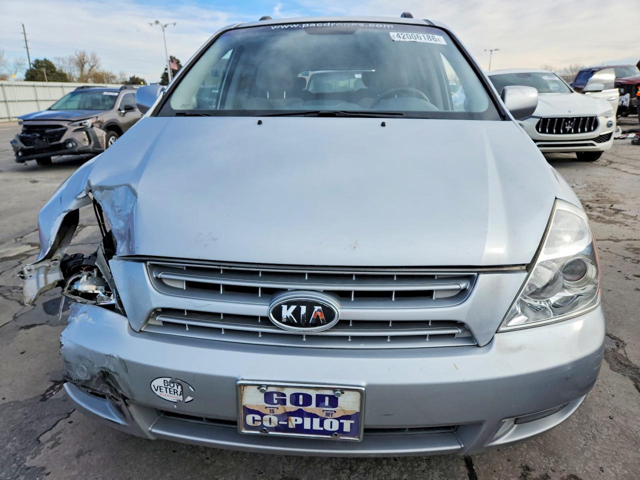 2008 Kia Sedona Lx Silver vin: KNDMB233X86231042