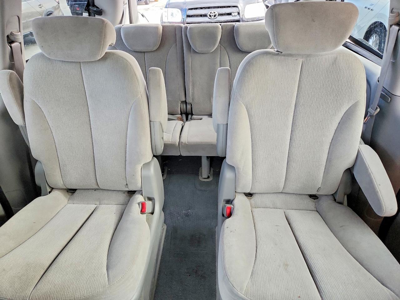 2008 Kia Sedona Lx Silver vin: KNDMB233X86231042